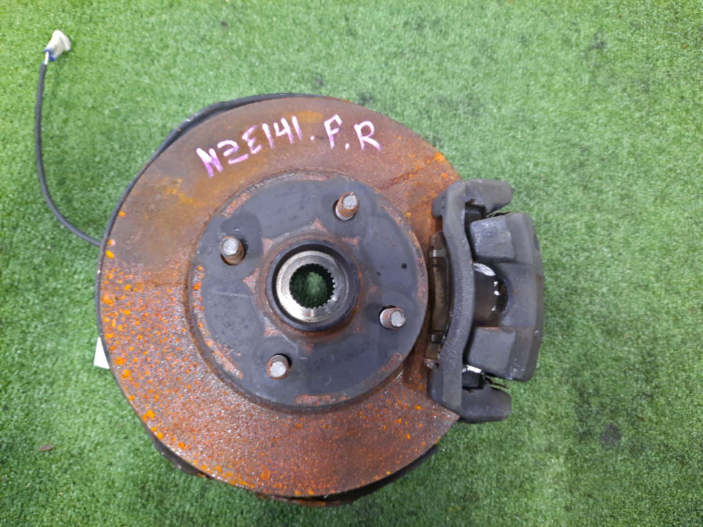 Ступица правая передняя TOYOTA AXIO, COROLLA FIELDER, COROLLA AXIO, FIELDER NZE141, ZRE142, ZRE142G, NZE141G 1NZ-FE, 2ZR-FAE, 2ZR-FE 1 ракурс Ступица правая передняя TOYOTA AXIO, COROLLA FIELDER, COROLLA AXIO, FIELDER NZE141, ZRE142, ZRE142G, NZE141G 1NZ-FE, 2ZR-FAE, 2ZR-FE 1 ракурс