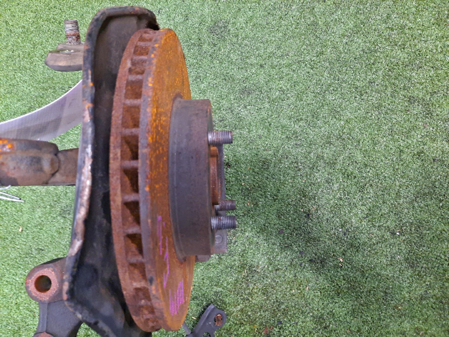Ступица левая передняя TOYOTA AXIO, COROLLA FIELDER, COROLLA  AXIO, FIELDER NZE141, ZRE142, ZRE142G, NZE141G 1NZ-FE, 2ZR-FAE, 2ZR-FE 3 ракурс
