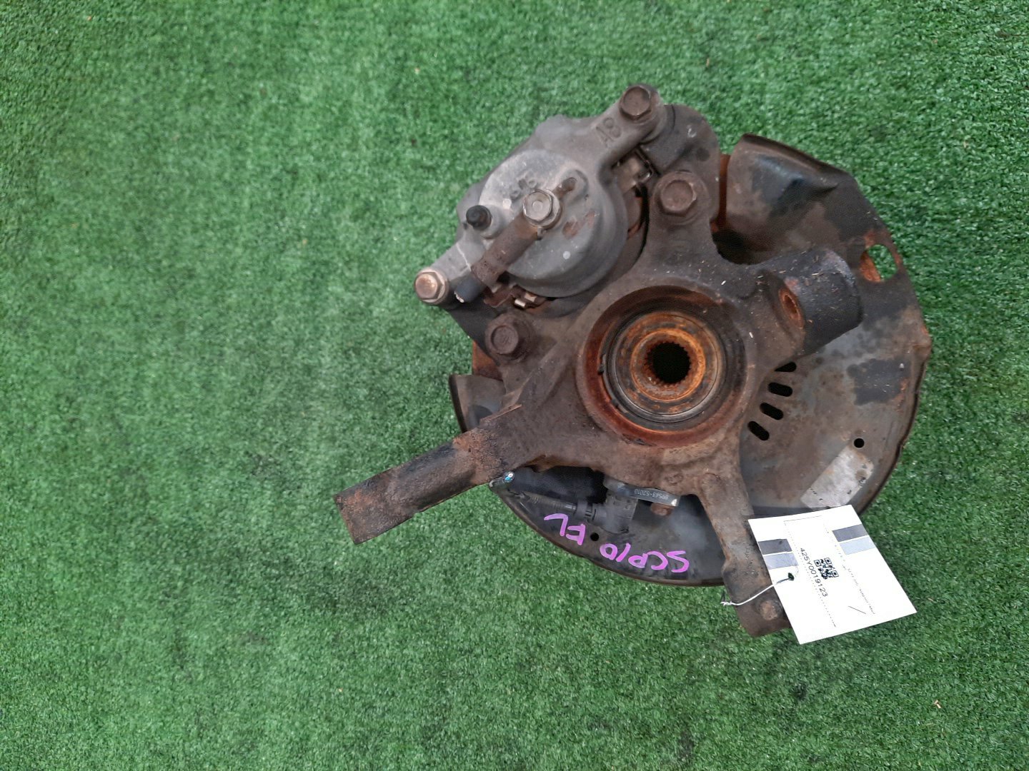 Ступица левая передняя TOYOTA PLATZ, VITZ SCP11, SCP10, SCP13 1SZ-FE, 2SZ-FE 3 ракурс