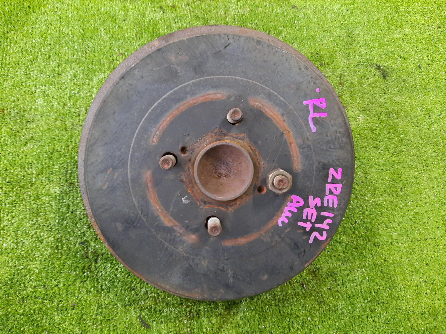 Ступица левая задняя TOYOTA AXIO, COROLLA FIELDER, COROLLA AXIO, FIELDER NZE141, ZRE142, ZRE142G, NZE141G 1NZ-FE, 2ZR-FAE, 2ZR-FE 1 ракурс Ступица левая задняя TOYOTA AXIO, COROLLA FIELDER, COROLLA AXIO, FIELDER NZE141, ZRE142, ZRE142G, NZE141G 1NZ-FE, 2ZR-FAE, 2ZR-FE 1 ракурс