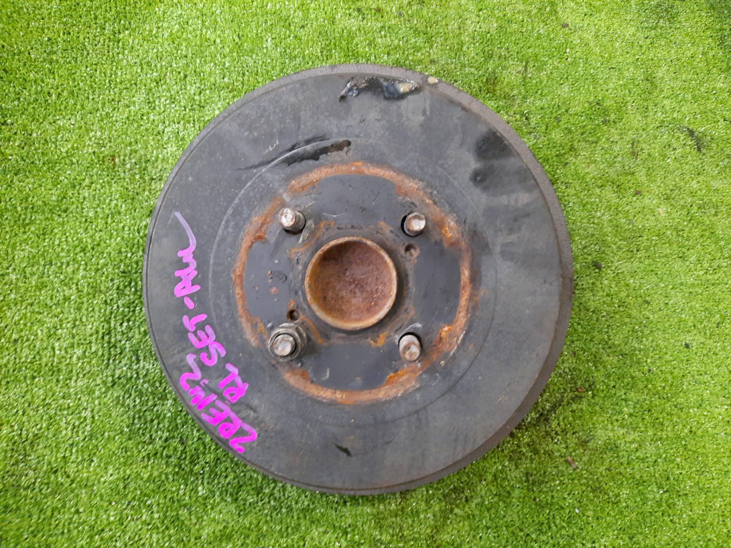 Ступица левая задняя TOYOTA AXIO, COROLLA FIELDER, COROLLA AXIO, FIELDER NZE141, ZRE142, ZRE142G, NZE141G 1NZ-FE, 2ZR-FAE, 2ZR-FE 1 ракурс Ступица левая задняя TOYOTA AXIO, COROLLA FIELDER, COROLLA AXIO, FIELDER NZE141, ZRE142, ZRE142G, NZE141G 1NZ-FE, 2ZR-FAE, 2ZR-FE 1 ракурс