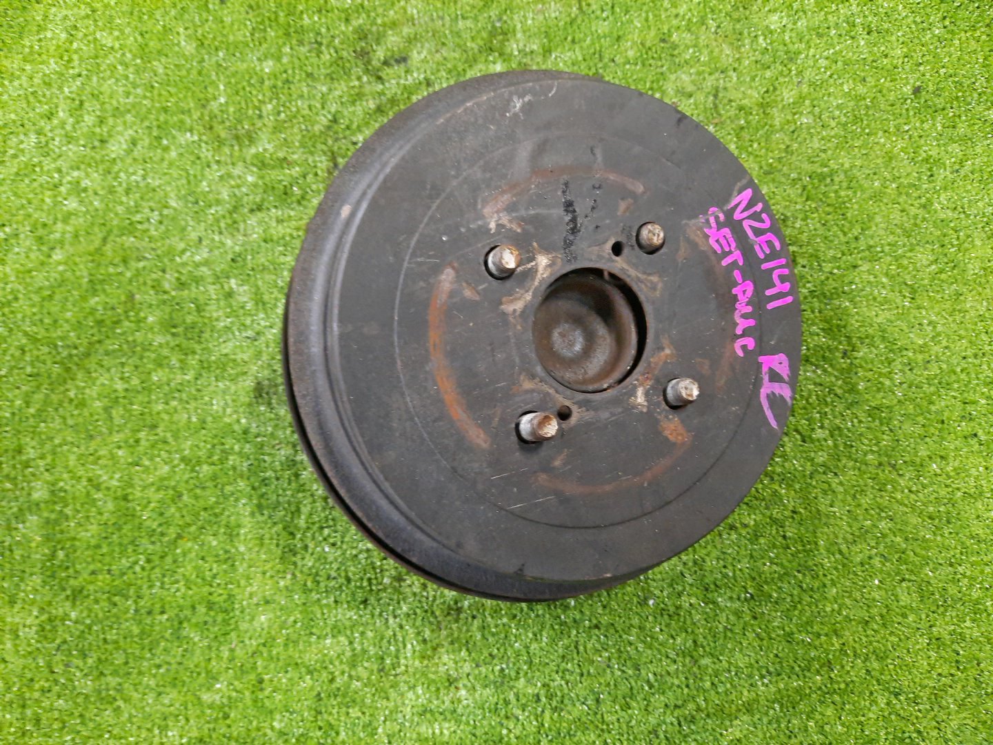 Ступица левая задняя TOYOTA AXIO, COROLLA FIELDER, COROLLA AXIO, FIELDER NZE141, ZRE142, ZRE142G, NZE141G 1NZ-FE, 2ZR-FAE, 2ZR-FE 1 ракурс Ступица левая задняя TOYOTA AXIO, COROLLA FIELDER, COROLLA AXIO, FIELDER NZE141, ZRE142, ZRE142G, NZE141G 1NZ-FE, 2ZR-FAE, 2ZR-FE 1 ракурс