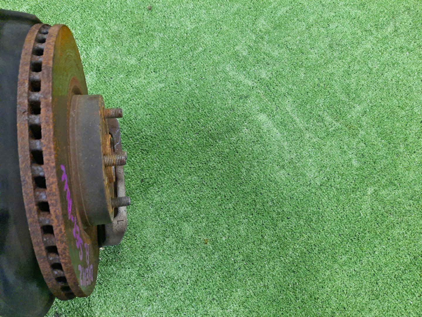 Ступица левая передняя TOYOTA AXIO, COROLLA FIELDER, COROLLA  AXIO, FIELDER NZE141, ZRE142, ZRE142G, NZE141G 1NZ-FE, 2ZR-FAE, 2ZR-FE 3 ракурс