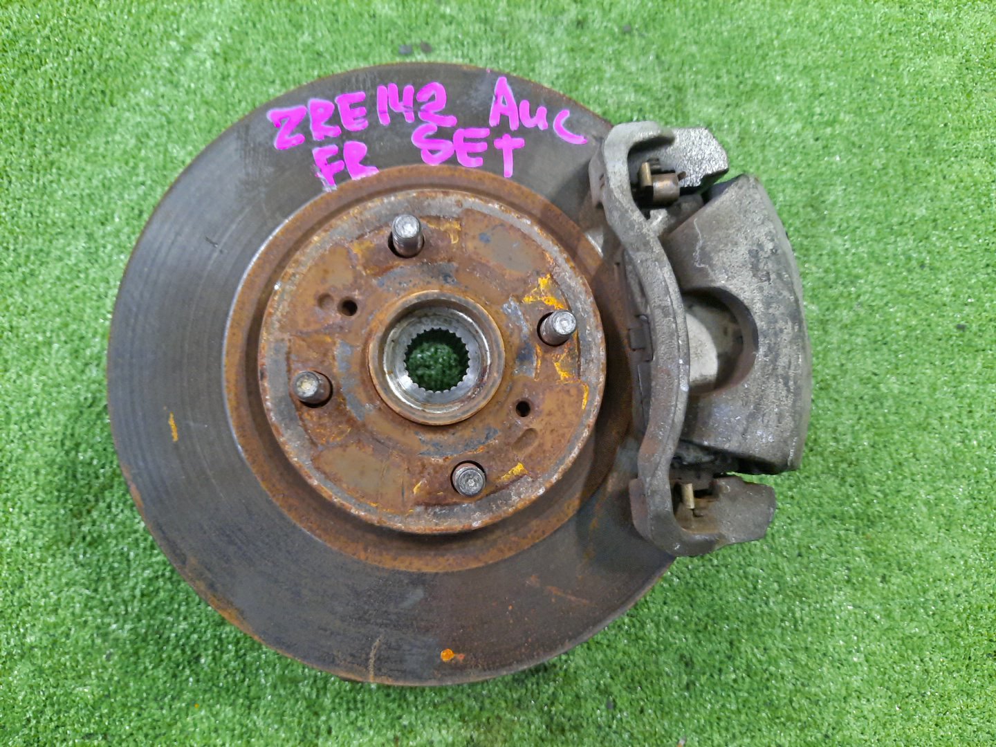 Ступица правая передняя TOYOTA AXIO, COROLLA FIELDER, COROLLA AXIO, FIELDER NZE141, ZRE142, ZRE142G, NZE141G 1NZ-FE, 2ZR-FAE, 2ZR-FE 1 ракурс Ступица правая передняя TOYOTA AXIO, COROLLA FIELDER, COROLLA AXIO, FIELDER NZE141, ZRE142, ZRE142G, NZE141G 1NZ-FE, 2ZR-FAE, 2ZR-FE 1 ракурс