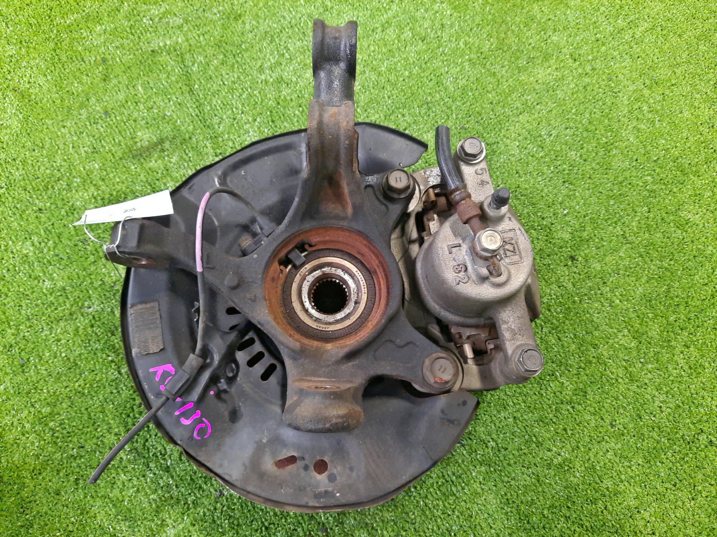 Ступица левая передняя TOYOTA VITZ , KSP130, NSP130, NHP130, NCP131 1NR-FE, 1KR-FE, 1NZ-FXE, 1NZ-FE 2 ракурс Ступица левая передняя TOYOTA VITZ , KSP130, NSP130, NHP130, NCP131 1NR-FE, 1KR-FE, 1NZ-FXE, 1NZ-FE 2 ракурс