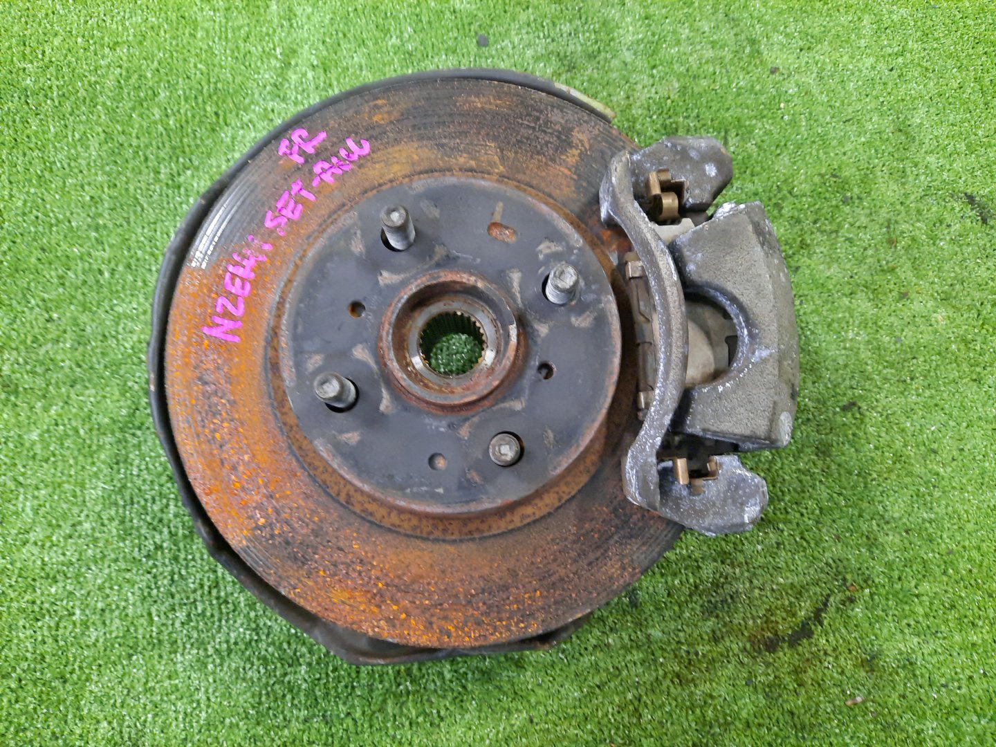 Ступица правая передняя TOYOTA AXIO, COROLLA FIELDER, COROLLA AXIO, FIELDER NZE141, ZRE142, ZRE142G, NZE141G 1NZ-FE, 2ZR-FAE, 2ZR-FE 1 ракурс Ступица правая передняя TOYOTA AXIO, COROLLA FIELDER, COROLLA AXIO, FIELDER NZE141, ZRE142, ZRE142G, NZE141G 1NZ-FE, 2ZR-FAE, 2ZR-FE 1 ракурс