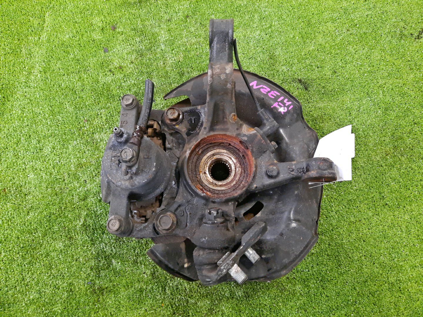 Ступица правая передняя TOYOTA AXIO, COROLLA FIELDER, COROLLA AXIO, FIELDER NZE141, ZRE142, ZRE142G, NZE141G 1NZ-FE, 2ZR-FAE, 2ZR-FE 2 ракурс Ступица правая передняя TOYOTA AXIO, COROLLA FIELDER, COROLLA AXIO, FIELDER NZE141, ZRE142, ZRE142G, NZE141G 1NZ-FE, 2ZR-FAE, 2ZR-FE 2 ракурс
