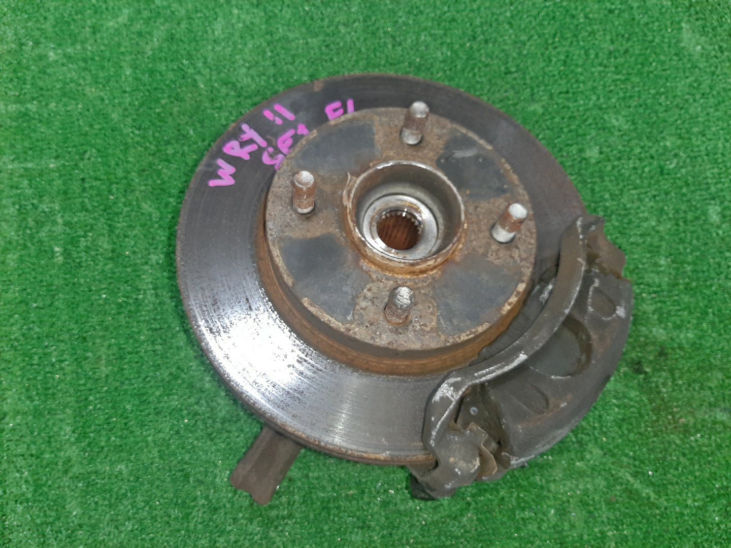 Ступица левая передняя NISSAN AD, SUNNY, WINGROAD, BLUEBIRD SYLPHY Y11, B15, G10 YD22DD, QG18DE, QG15DE, QG18DD 1 ракурс Ступица левая передняя NISSAN AD, SUNNY, WINGROAD, BLUEBIRD SYLPHY Y11, B15, G10 YD22DD, QG18DE, QG15DE, QG18DD 1 ракурс