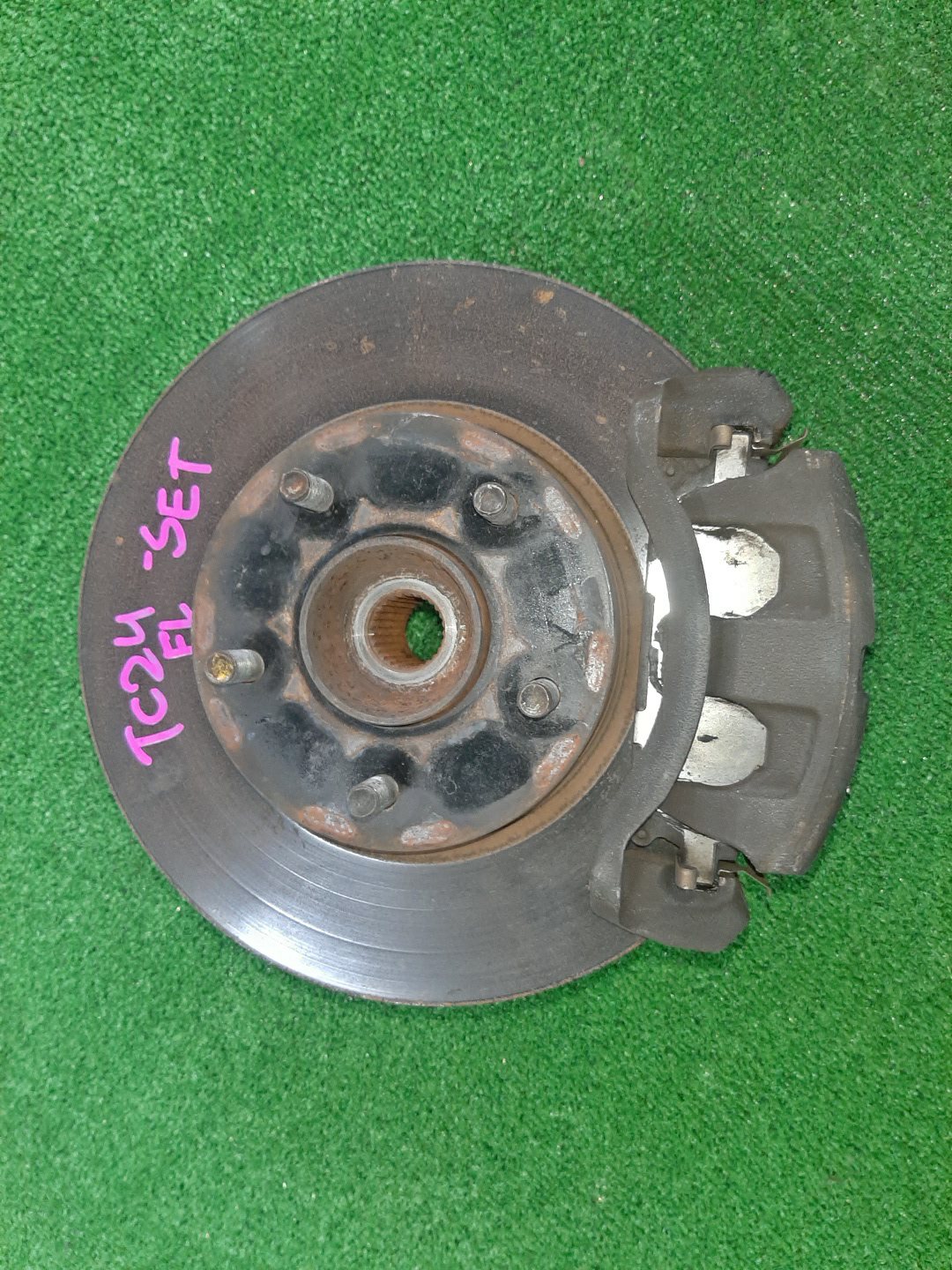 Ступица левая передняя  NISSAN SERENA TNC24, TC24, RC24, PC24, PNC24, VC24, VNC24 QR20DE, QR25DE, SR20DE, YD25DDTI 1 ракурс