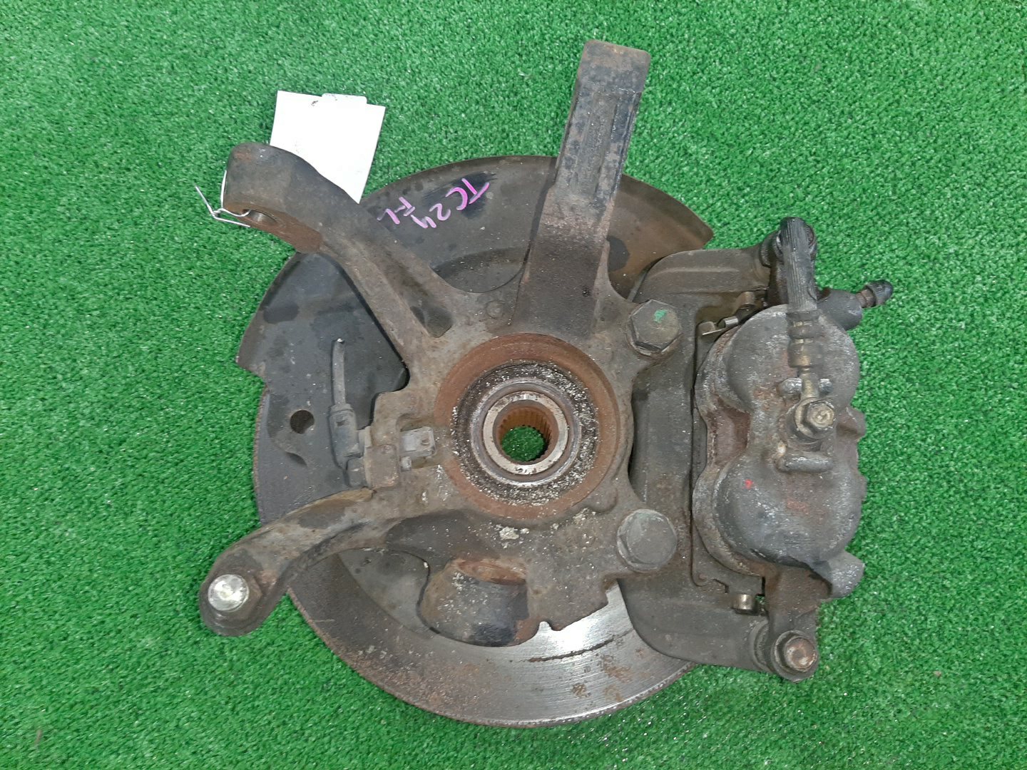Ступица левая передняя NISSAN SERENA TNC24, TC24, RC24, PC24, PNC24, VC24, VNC24 QR20DE, QR25DE, SR20DE, YD25DDTI 3 ракурс