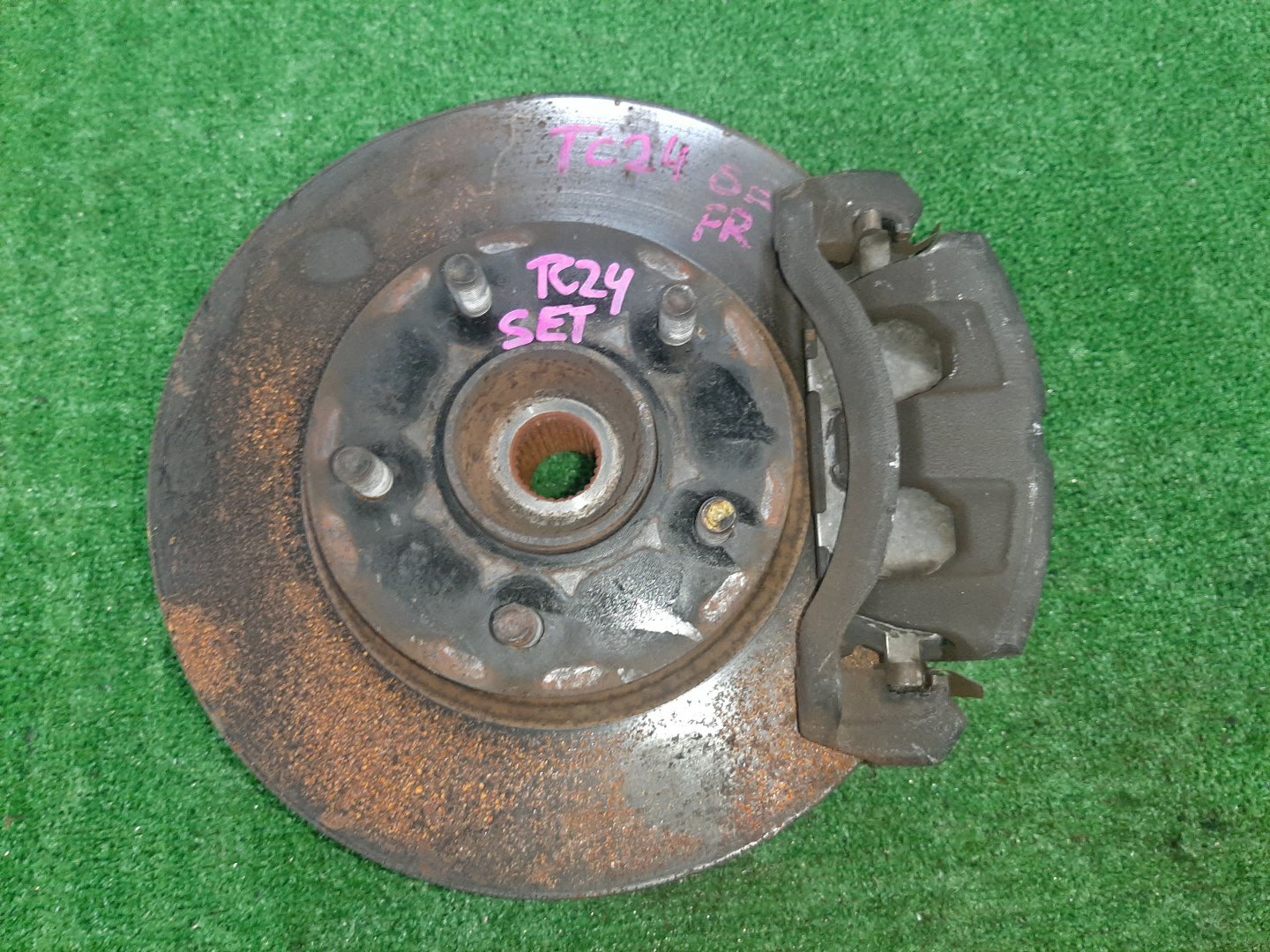 Ступица правая передняя  NISSAN SERENA TNC24, TC24, RC24, PC24, PNC24, VC24, VNC24 QR20DE, QR25DE, SR20DE, YD25DDTI 1 ракурс