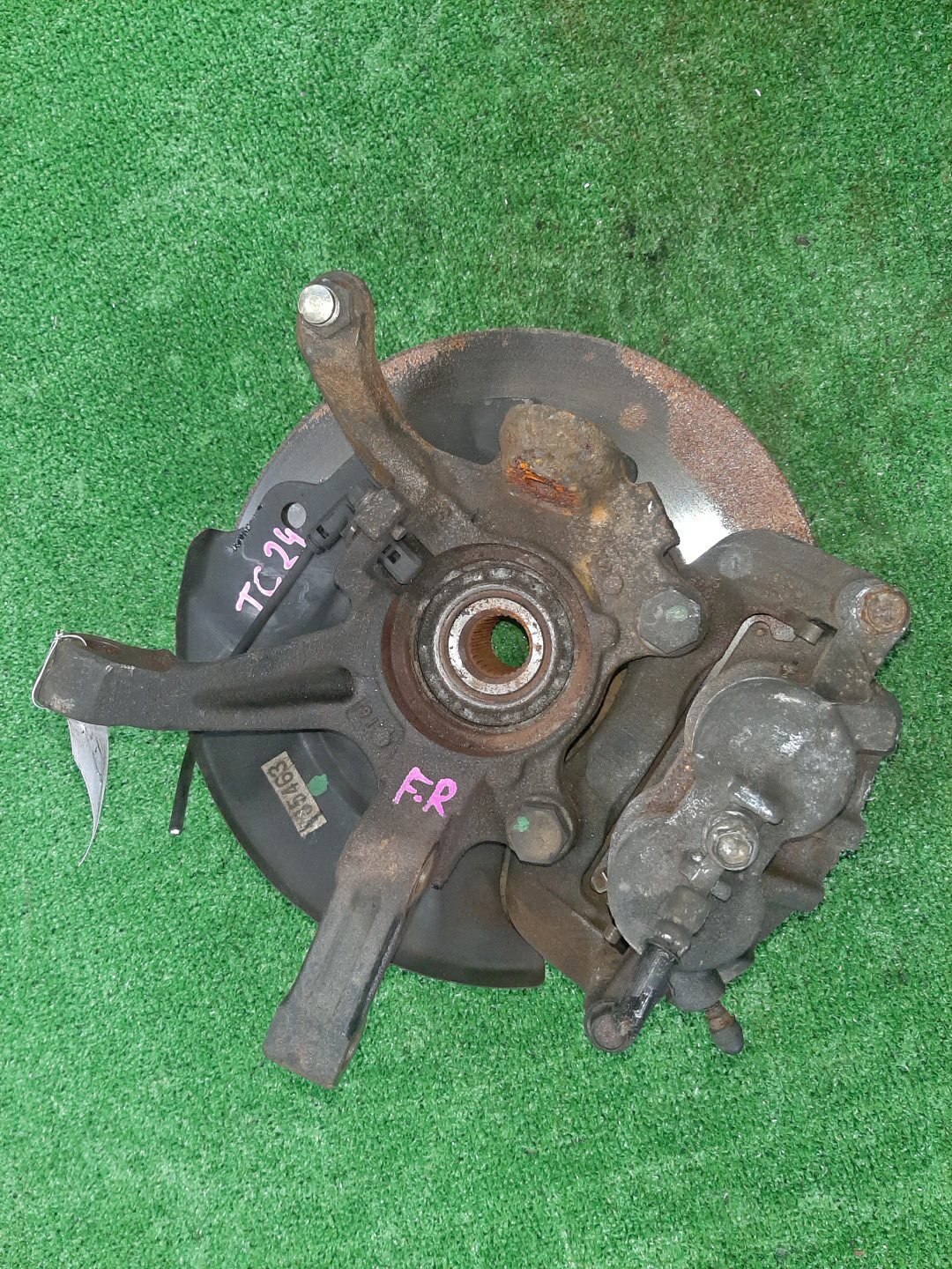 Ступица правая передняя NISSAN SERENA TNC24, TC24, RC24, PC24, PNC24, VC24, VNC24 QR20DE, QR25DE, SR20DE, YD25DDTI 3 ракурс