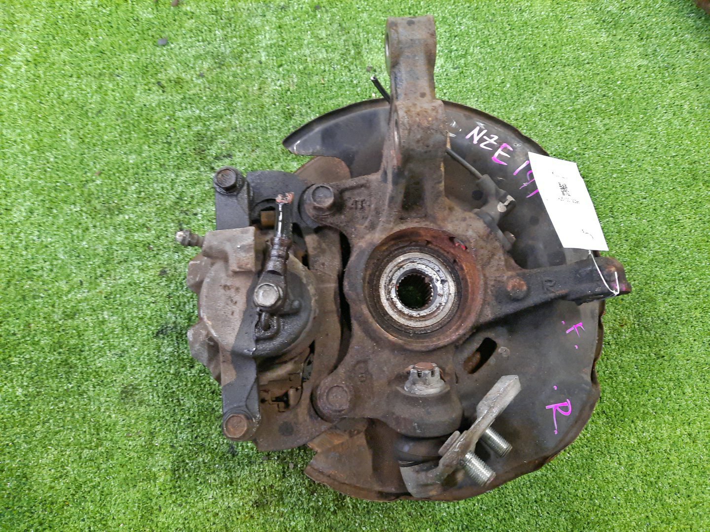Ступица правая передняя TOYOTA AXIO, COROLLA FIELDER, COROLLA AXIO, FIELDER NZE141, ZRE142, ZRE142G, NZE141G 1NZ-FE, 2ZR-FAE, 2ZR-FE 2 ракурс Ступица правая передняя TOYOTA AXIO, COROLLA FIELDER, COROLLA AXIO, FIELDER NZE141, ZRE142, ZRE142G, NZE141G 1NZ-FE, 2ZR-FAE, 2ZR-FE 2 ракурс
