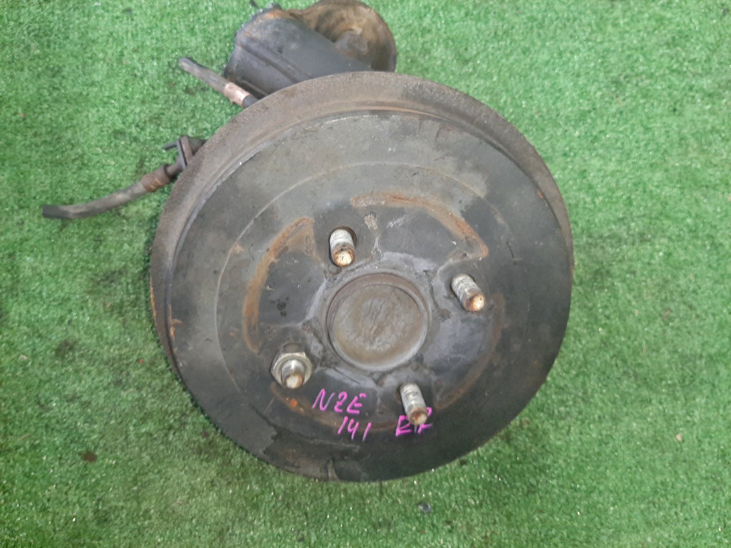 Ступица правая задняя TOYOTA AXIO, COROLLA FIELDER, COROLLA AXIO, FIELDER NZE141, ZRE142, ZRE142G, NZE141G 1NZ-FE, 2ZR-FAE, 2ZR-FE 1 ракурс Ступица правая задняя TOYOTA AXIO, COROLLA FIELDER, COROLLA AXIO, FIELDER NZE141, ZRE142, ZRE142G, NZE141G 1NZ-FE, 2ZR-FAE, 2ZR-FE 1 ракурс