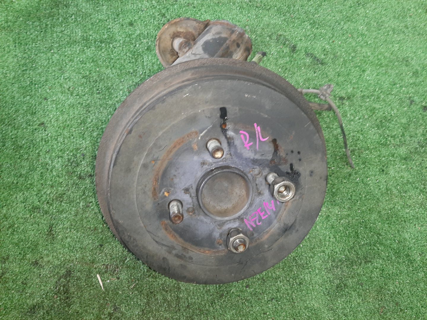 Ступица левая задняя TOYOTA AXIO, COROLLA FIELDER, COROLLA  AXIO, FIELDER NZE141, ZRE142, ZRE142G, NZE141G 1NZ-FE, 2ZR-FAE, 2ZR-FE 1 ракурс