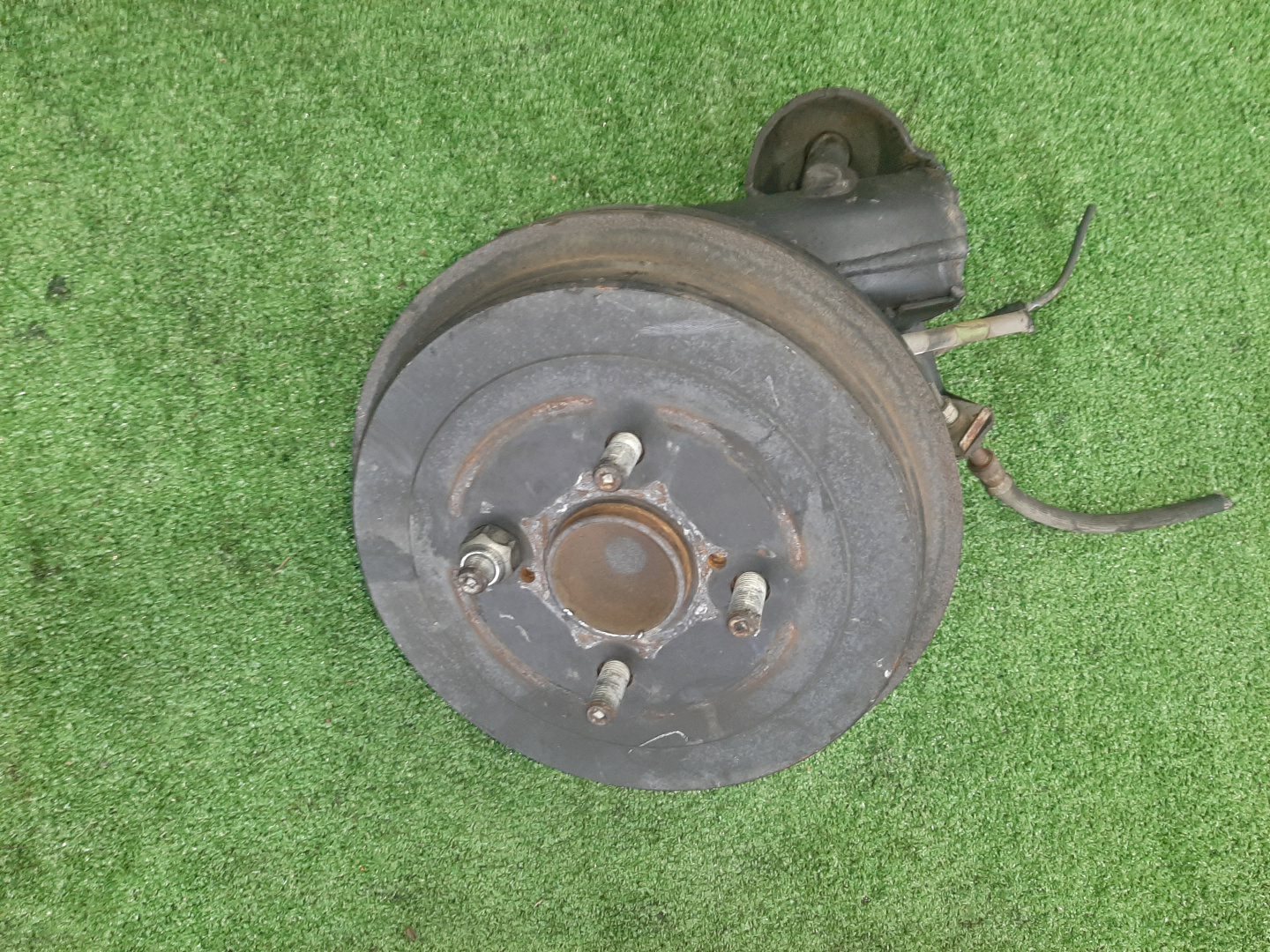 Ступица левая задняя TOYOTA AXIO, COROLLA FIELDER, COROLLA  AXIO, FIELDER NZE141, ZRE142, ZRE142G, NZE141G 1NZ-FE, 2ZR-FAE, 2ZR-FE 1 ракурс
