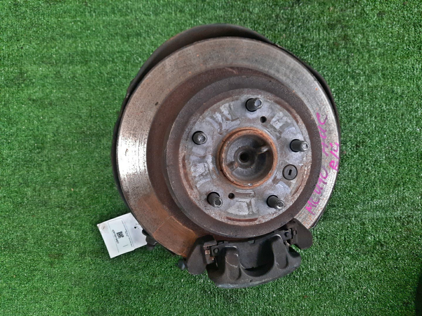Ступица левая задняя  TOYOTA HARRIER MCU10W 1MZ-FE 1 ракурс