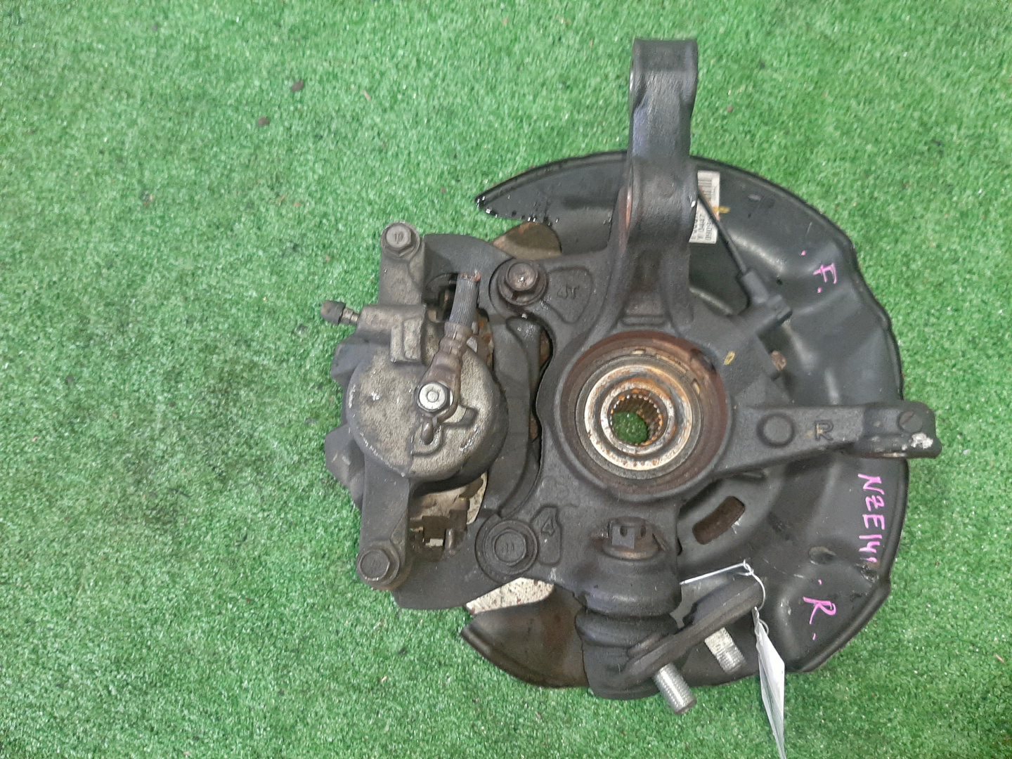 Ступица правая передняя TOYOTA AXIO, COROLLA FIELDER, COROLLA  AXIO, FIELDER NZE141, ZRE142, ZRE142G, NZE141G 1NZ-FE, 2ZR-FAE, 2ZR-FE 2 ракурс