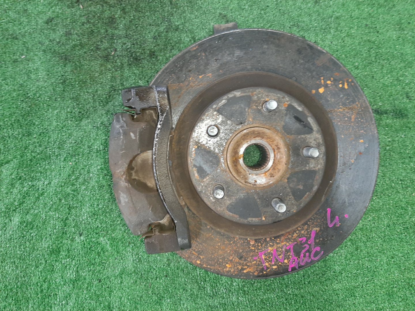 Ступица левая передняя  NISSAN X-TRAIL T31, NT31, DNT31, TNT31 MR20DE, M9R, QR25DE 1 ракурс