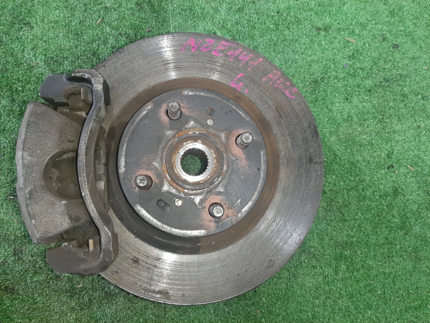 Ступица левая передняя TOYOTA AXIO, COROLLA FIELDER, COROLLA  AXIO, FIELDER NZE141, ZRE142, ZRE142G, NZE141G 1NZ-FE, 2ZR-FAE, 2ZR-FE 2 ракурс