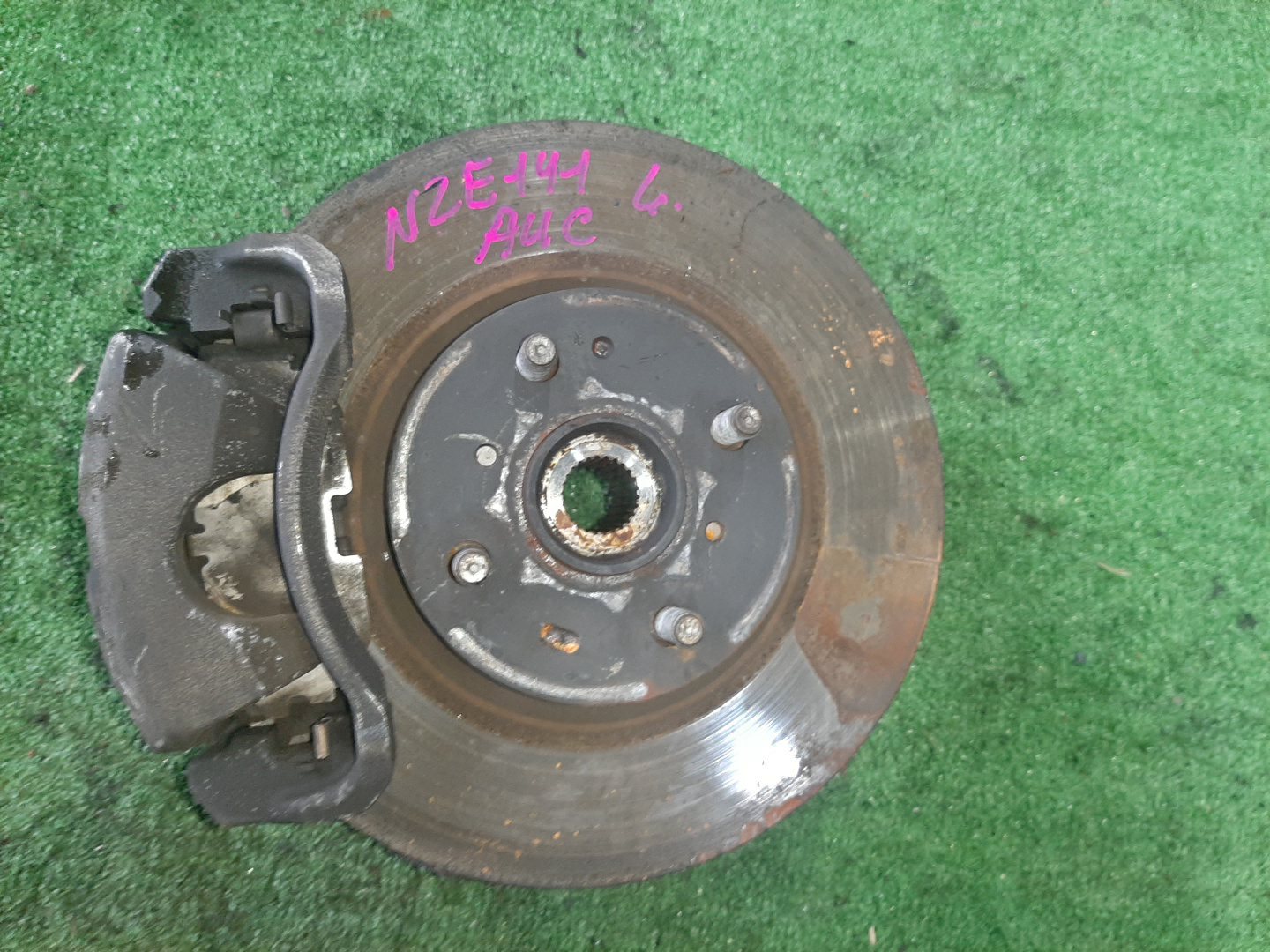 Ступица левая передняя TOYOTA AXIO, COROLLA FIELDER, COROLLA  AXIO, FIELDER NZE141, ZRE142, ZRE142G, NZE141G 1NZ-FE, 2ZR-FAE, 2ZR-FE 1 ракурс