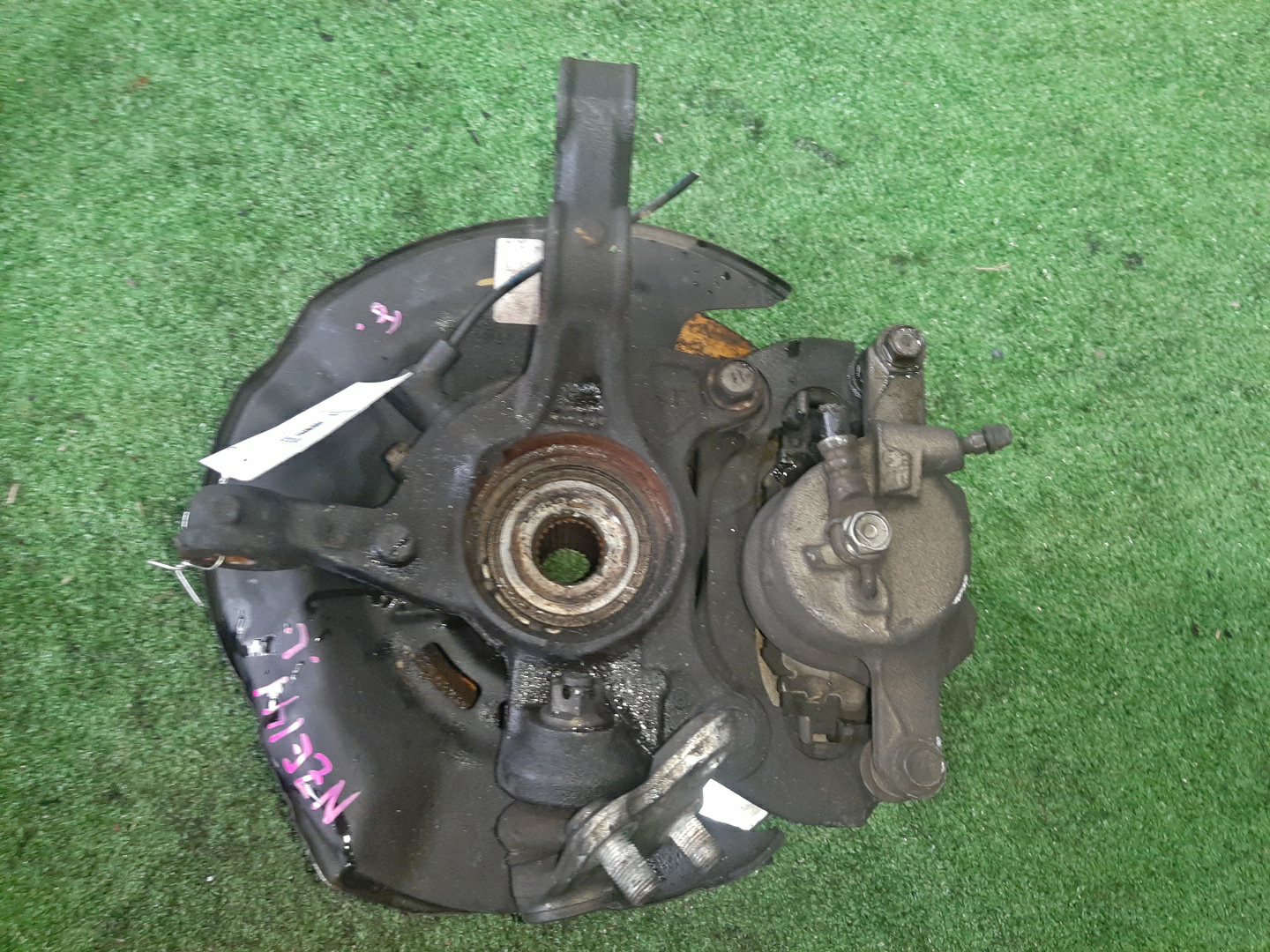 Ступица левая передняя TOYOTA AXIO, COROLLA FIELDER, COROLLA  AXIO, FIELDER NZE141, ZRE142, ZRE142G, NZE141G 1NZ-FE, 2ZR-FAE, 2ZR-FE 2 ракурс