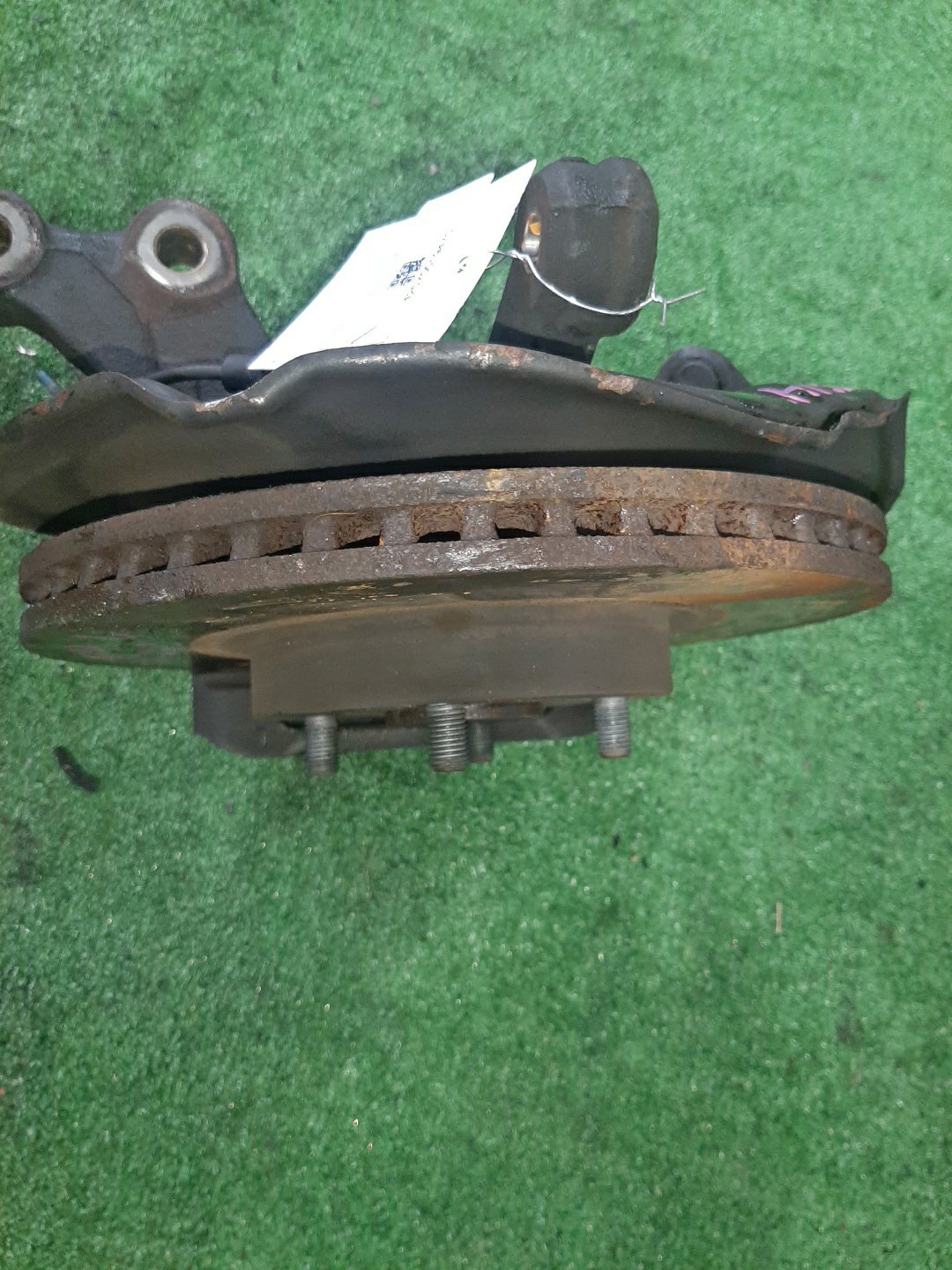 Ступица левая передняя TOYOTA AXIO, COROLLA FIELDER, COROLLA  AXIO, FIELDER NZE141, ZRE142, ZRE142G, NZE141G 1NZ-FE, 2ZR-FAE, 2ZR-FE 3 ракурс