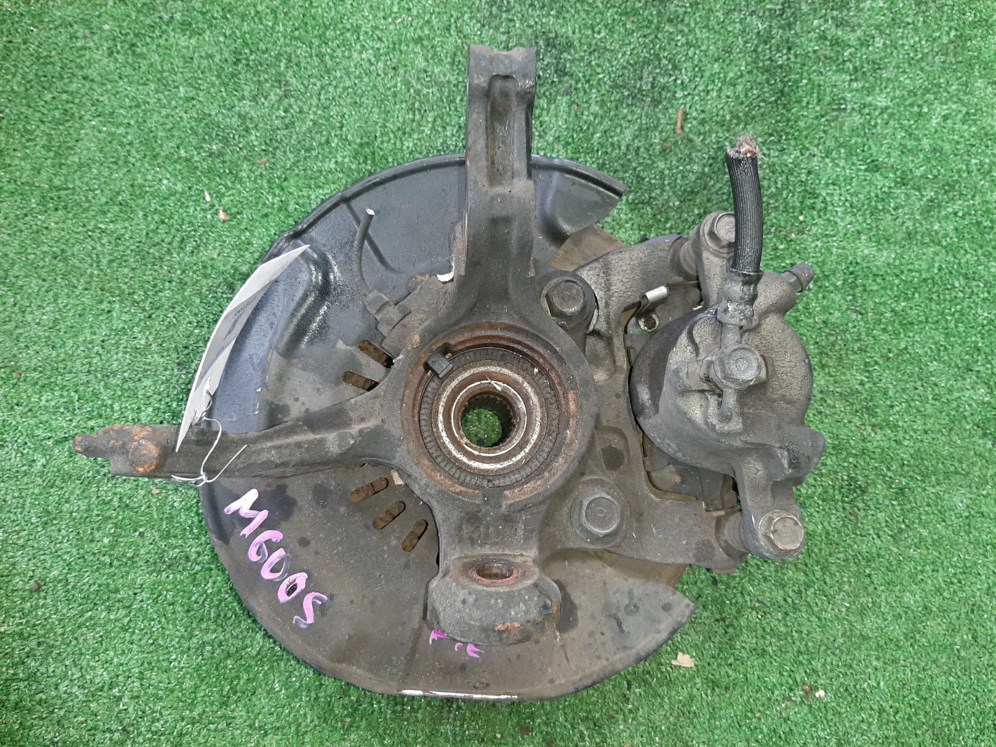 Ступица левая передняя DAIHATSU BOON M600S 1KR-FE 2 ракурс