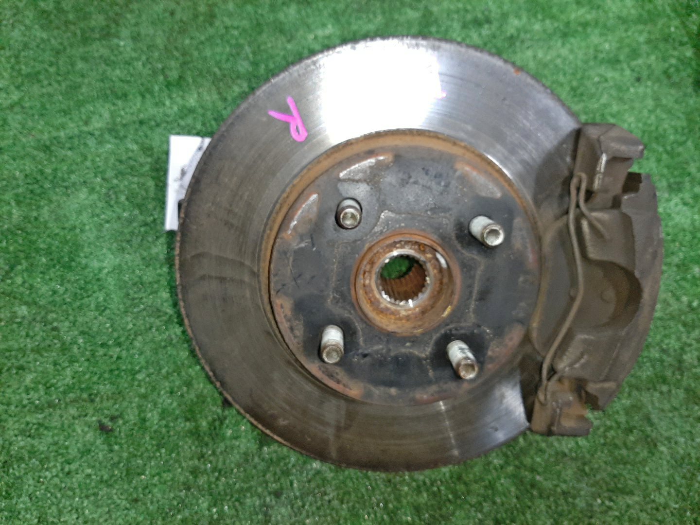 Ступица правая передняя MAZDA DEMIO, VERISA DY3W, DY5W, DY3R, DY5R, DC5R, DC5W ZJ-VE, ZY-VE 1 ракурс Ступица правая передняя MAZDA DEMIO, VERISA DY3W, DY5W, DY3R, DY5R, DC5R, DC5W ZJ-VE, ZY-VE 1 ракурс