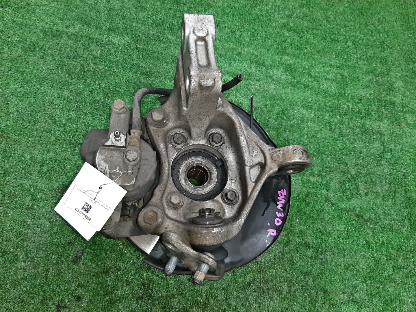 Ступица правая передняя TOYOTA CT200H, PRIUS ZWA10, ZVW35, ZVW30 2ZR-FXE 2 ракурс