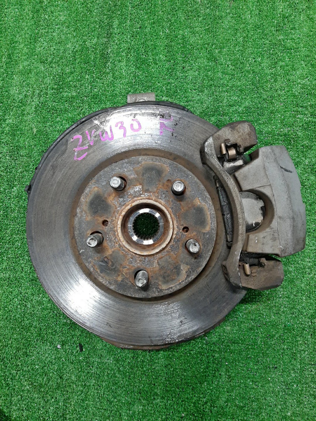 Ступица правая передняя TOYOTA CT200H, PRIUS ZWA10, ZVW35, ZVW30 2ZR-FXE 1 ракурс