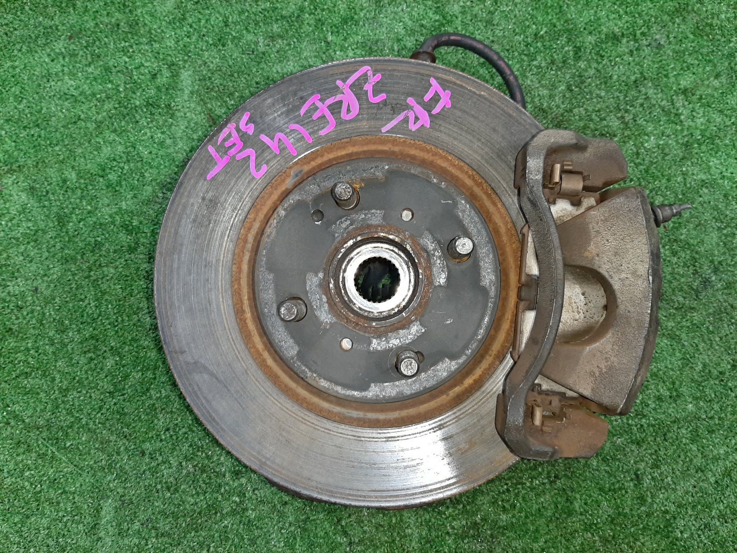 Ступица правая передняя TOYOTA AXIO, COROLLA FIELDER, COROLLA  AXIO, FIELDER NZE141, ZRE142, ZRE142G, NZE141G 1NZ-FE, 2ZR-FAE, 2ZR-FE 1 ракурс
