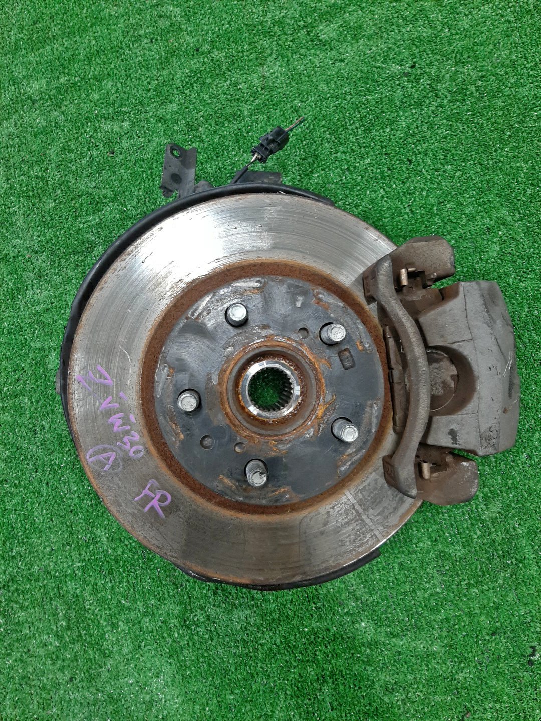 Ступица правая передняя TOYOTA CT200H, PRIUS ZWA10, ZVW35, ZVW30 2ZR-FXE 1 ракурс
