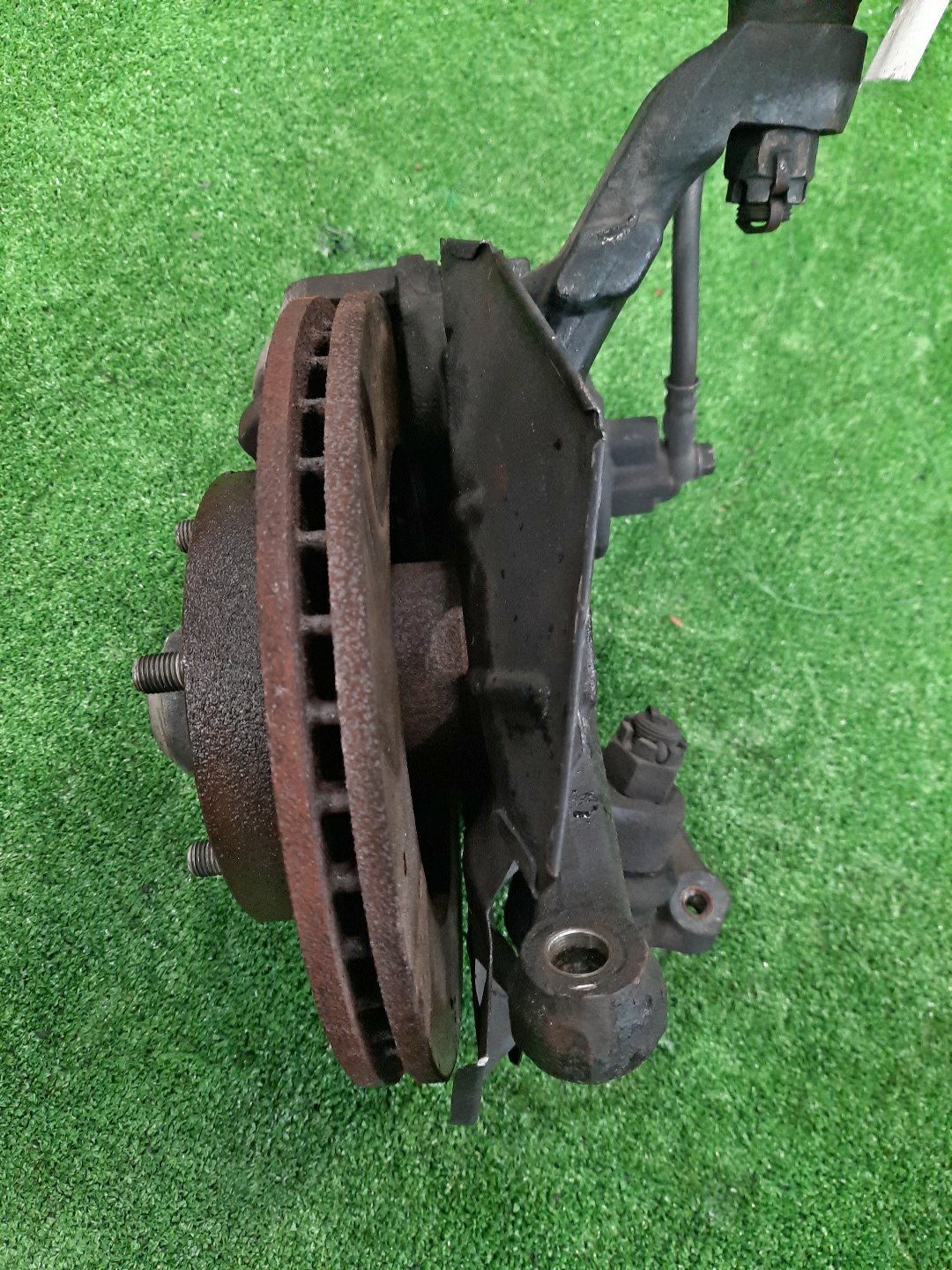 Ступица правая передняя MAZDA BONGO SK22T, SK82V, SK82T, SK22V, SKF2V, SKP2V, SKP2T, SKF2T R2, F8, RF-T, L8 2 ракурс