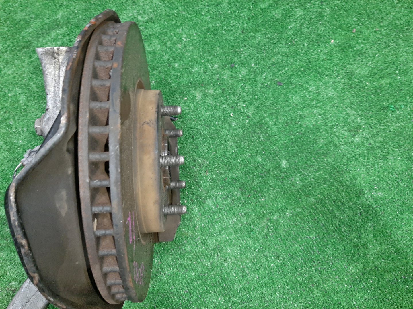Ступица правая передняя TOYOTA CROWN, MARK X, IS250, IS250C GRS182, GRS180, GRS202, GRS200, GRX120, GRX130, GRX121, GRX133, GSE20 3GR-FSE, 4GR-FSE, 2GR-FSE 3 ракурс