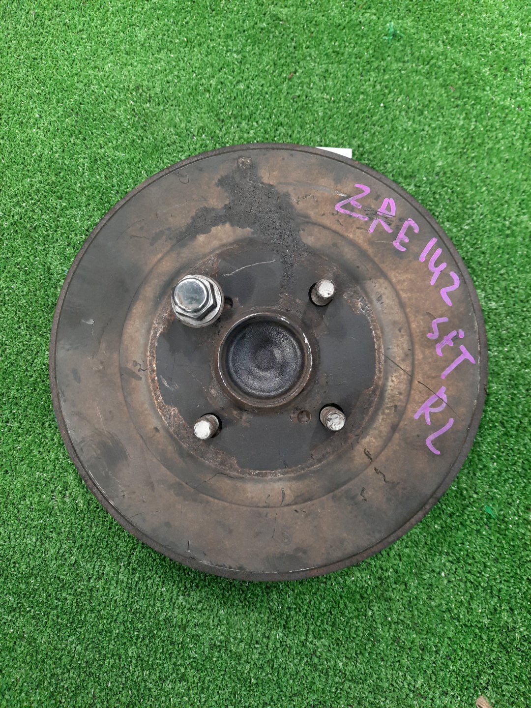 Ступица левая задняя TOYOTA AXIO, COROLLA FIELDER, COROLLA  AXIO, FIELDER NZE141, ZRE142, ZRE142G, NZE141G 1NZ-FE, 2ZR-FAE, 2ZR-FE 1 ракурс