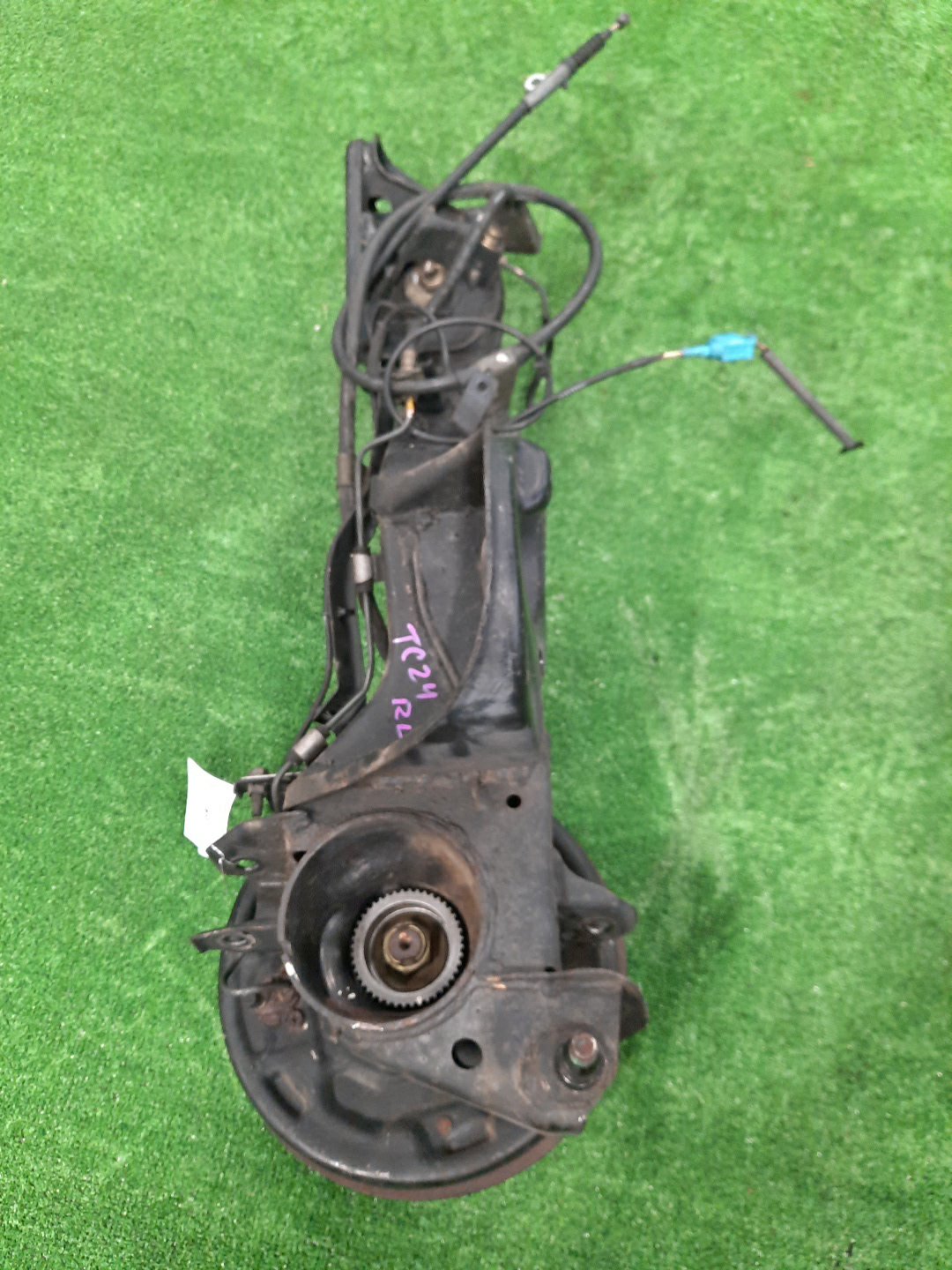 Ступица левая задняя NISSAN SERENA TC24 QR20DE 3 ракурс