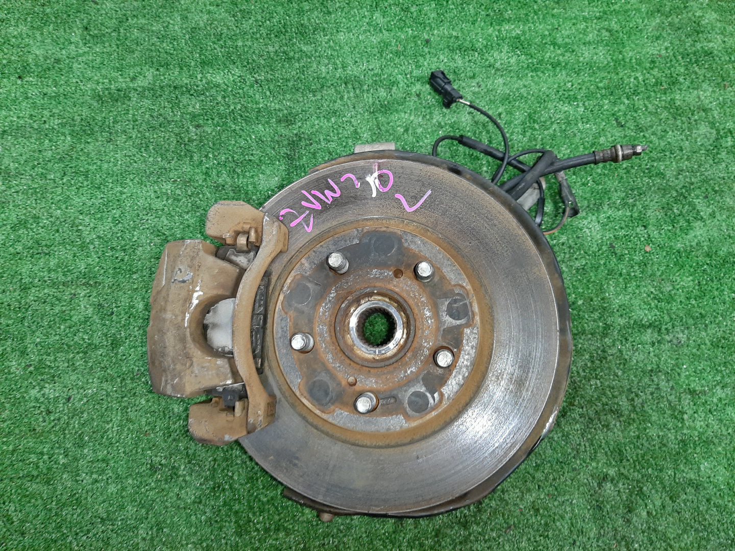 Ступица левая передняя TOYOTA CT200H, PRIUS ZWA10, ZVW35, ZVW30 2ZR-FXE 1 ракурс