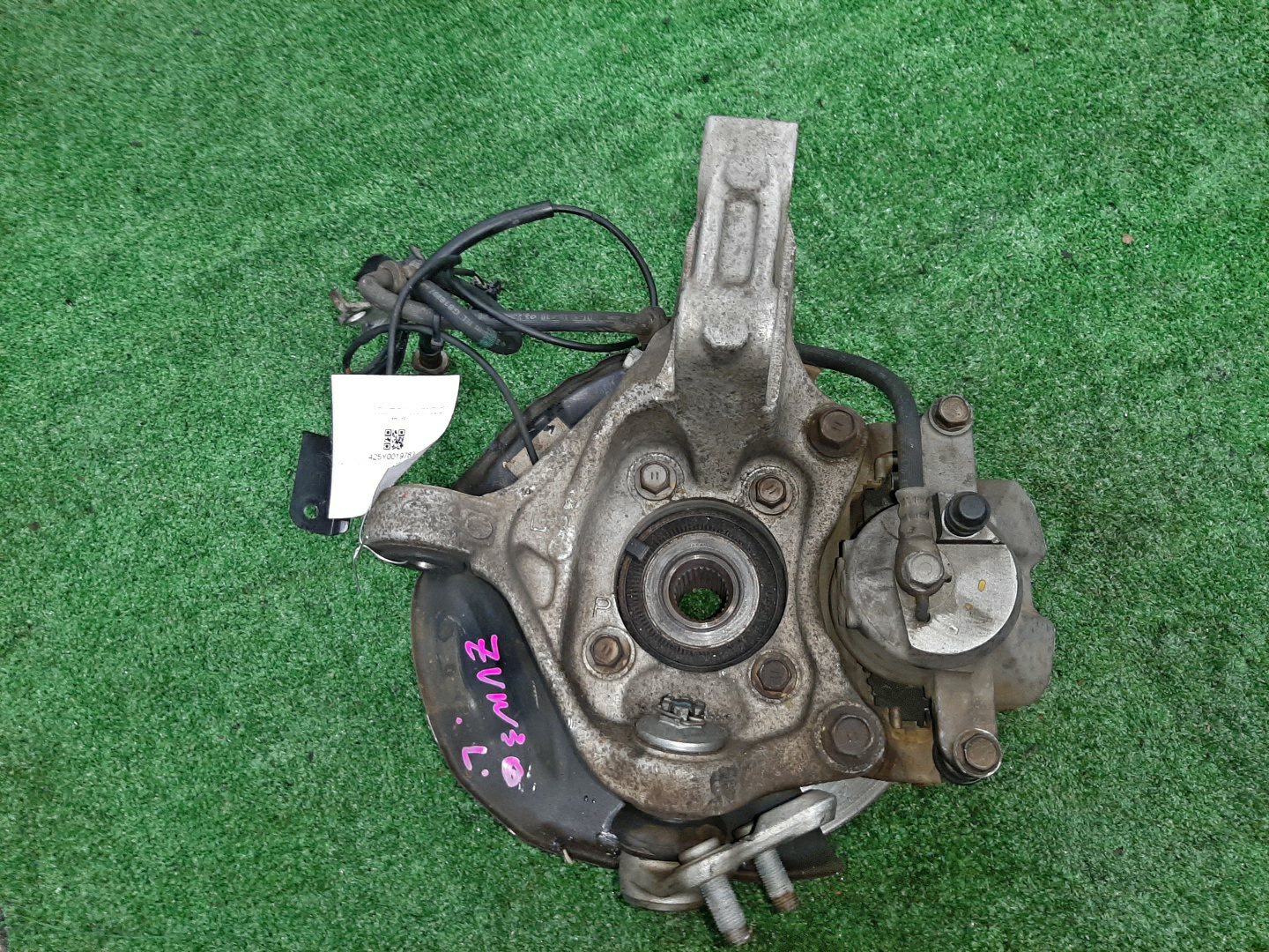 Ступица левая передняя TOYOTA CT200H, PRIUS ZWA10, ZVW35, ZVW30 2ZR-FXE 2 ракурс