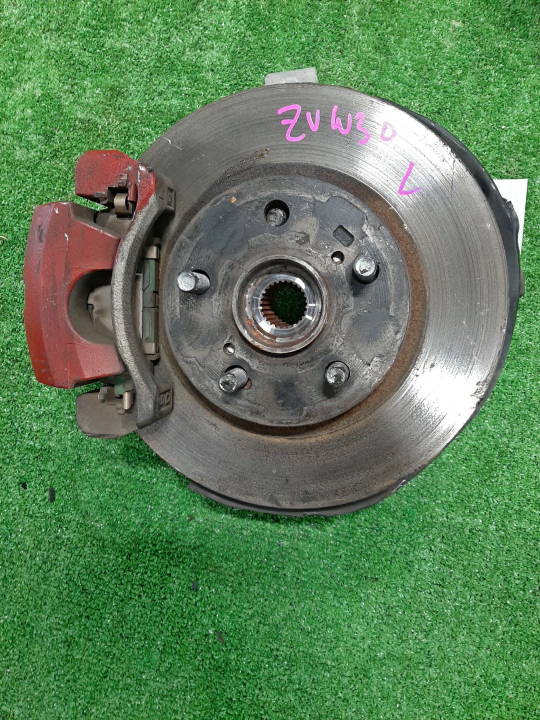 Ступица левая передняя TOYOTA CT200H, PRIUS ZWA10, ZVW35, ZVW30 2ZR-FXE 1 ракурс