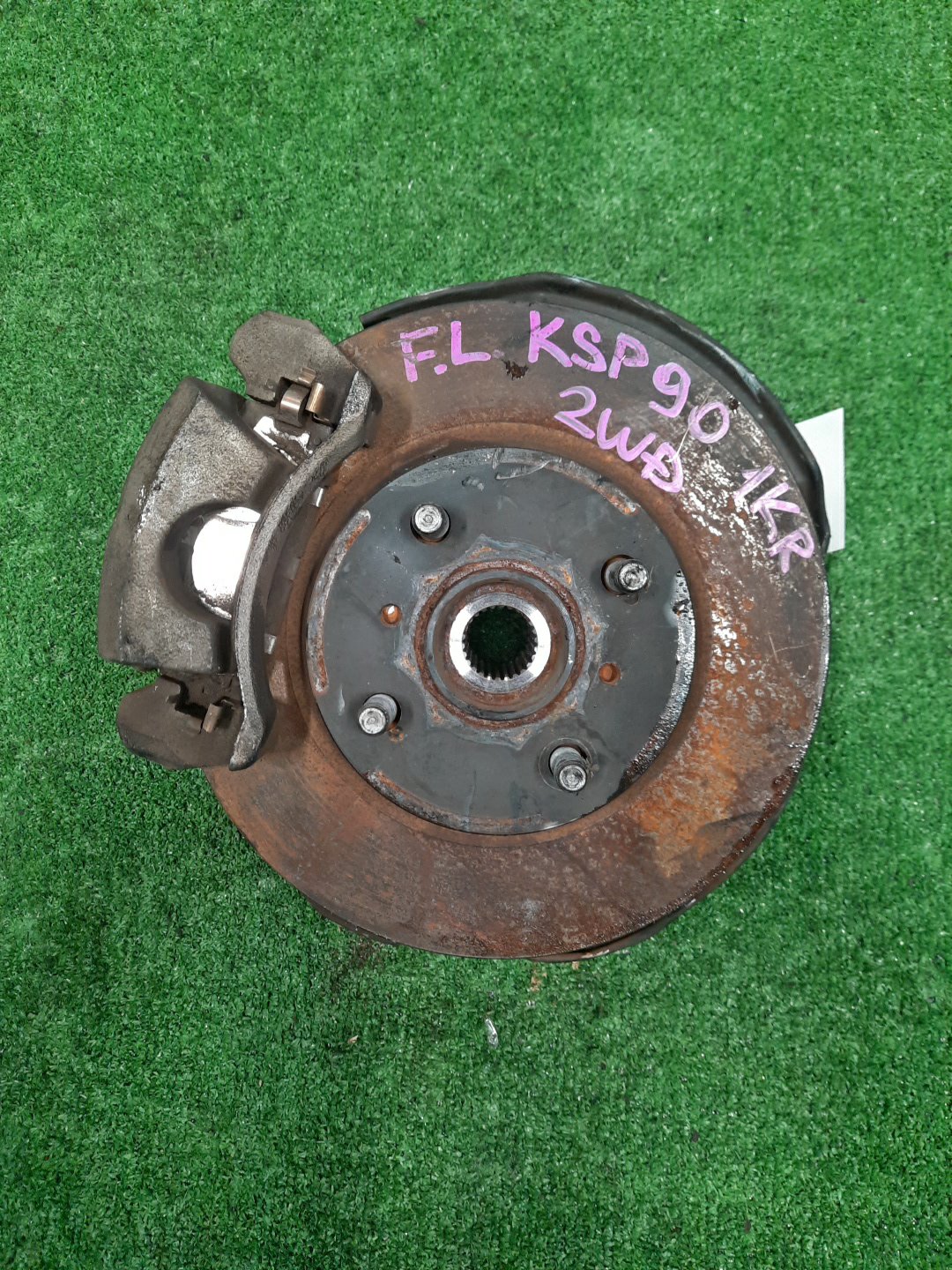 Ступица левая передняя TOYOTA VITZ KSP90 1KR-FE 1 ракурс Ступица левая передняя TOYOTA VITZ KSP90 1KR-FE 1 ракурс