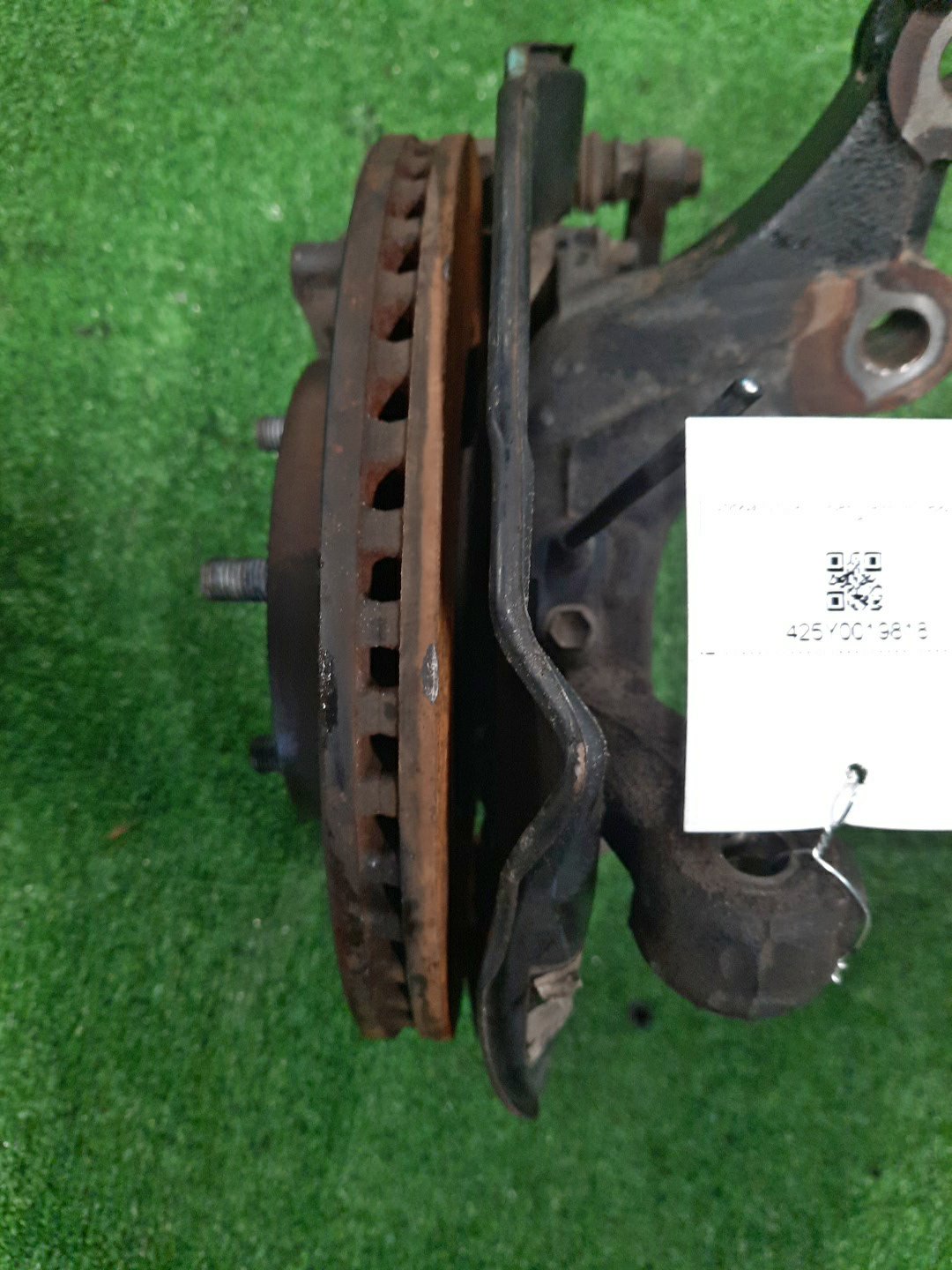 Ступица левая передняя TOYOTA VITZ KSP90 1KR-FE 3 ракурс
