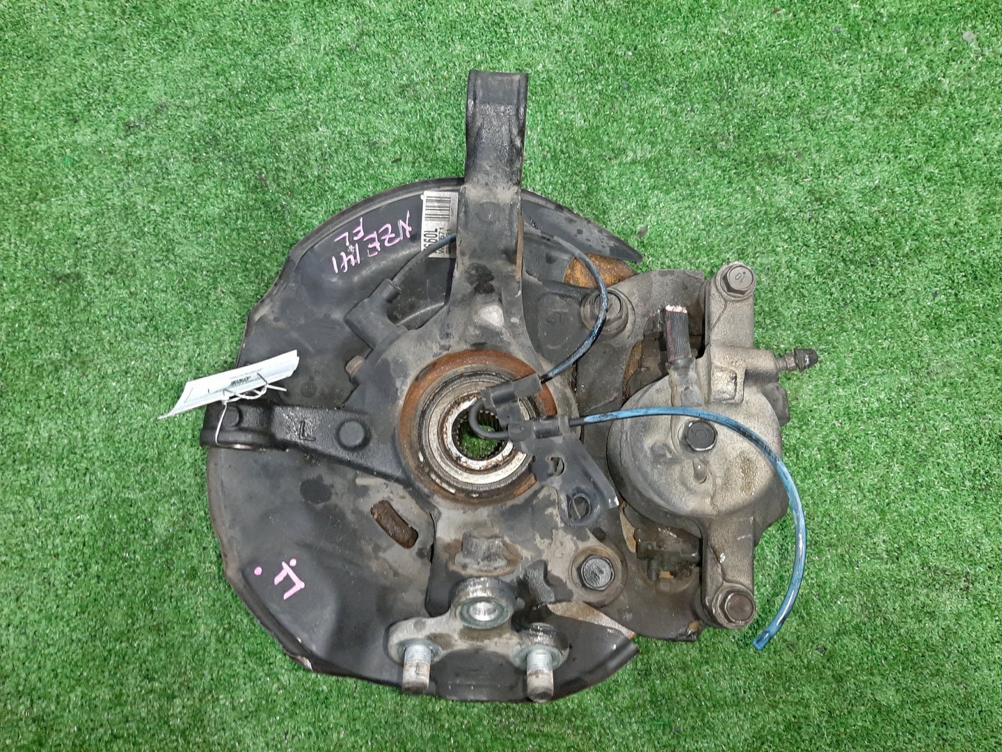 Ступица левая передняя TOYOTA AXIO, COROLLA FIELDER, COROLLA  AXIO, FIELDER NZE141, ZRE142, ZRE142G, NZE141G 1NZ-FE, 2ZR-FAE, 2ZR-FE 2 ракурс