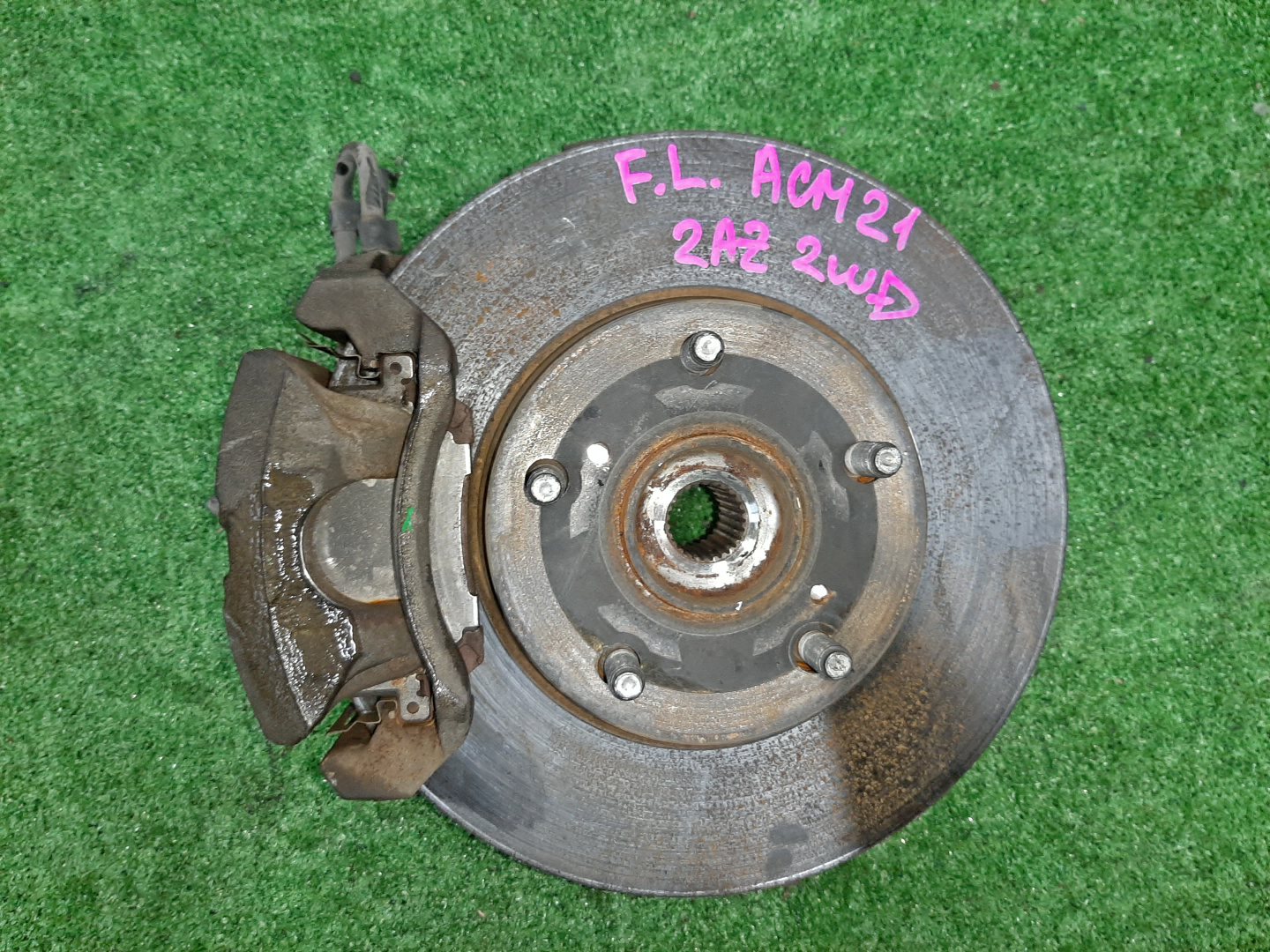 Ступица левая передняя  TOYOTA NOAH, VOXY, IPSUM AZR60G, ACM21W 1AZ-FSE, 2AZ-FE 1 ракурс