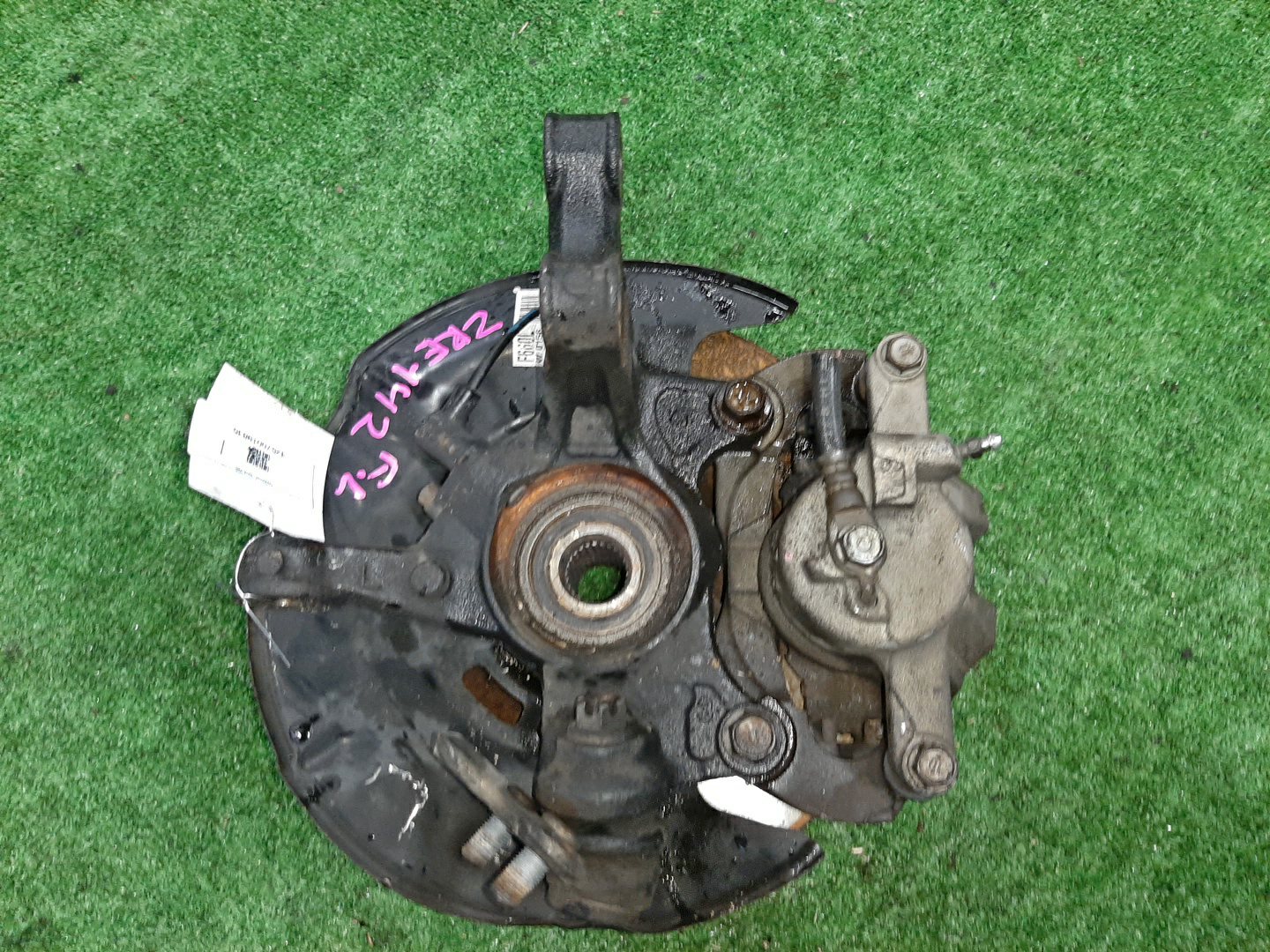 Ступица левая передняя TOYOTA AXIO, COROLLA FIELDER, COROLLA  AXIO, FIELDER NZE141, ZRE142, ZRE142G, NZE141G 1NZ-FE, 2ZR-FAE, 2ZR-FE 2 ракурс