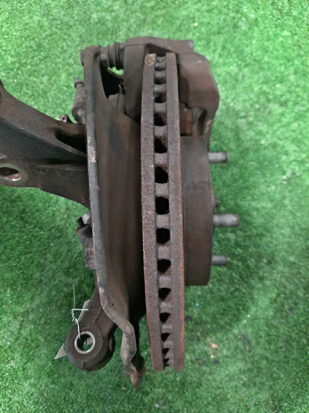 Ступица правая передняя TOYOTA AXIO, COROLLA FIELDER, COROLLA  AXIO, FIELDER NZE141, ZRE142, ZRE142G, NZE141G 1NZ-FE, 2ZR-FAE, 2ZR-FE 3 ракурс