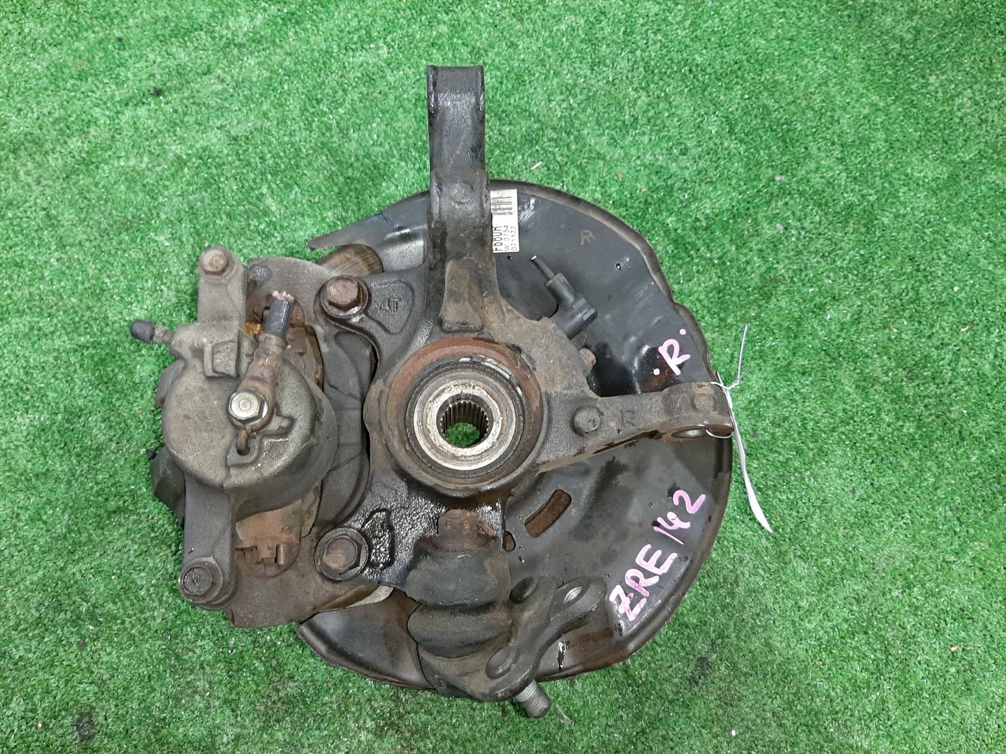 Ступица правая передняя TOYOTA AXIO, COROLLA FIELDER, COROLLA  AXIO, FIELDER NZE141, ZRE142, ZRE142G, NZE141G 1NZ-FE, 2ZR-FAE, 2ZR-FE 2 ракурс