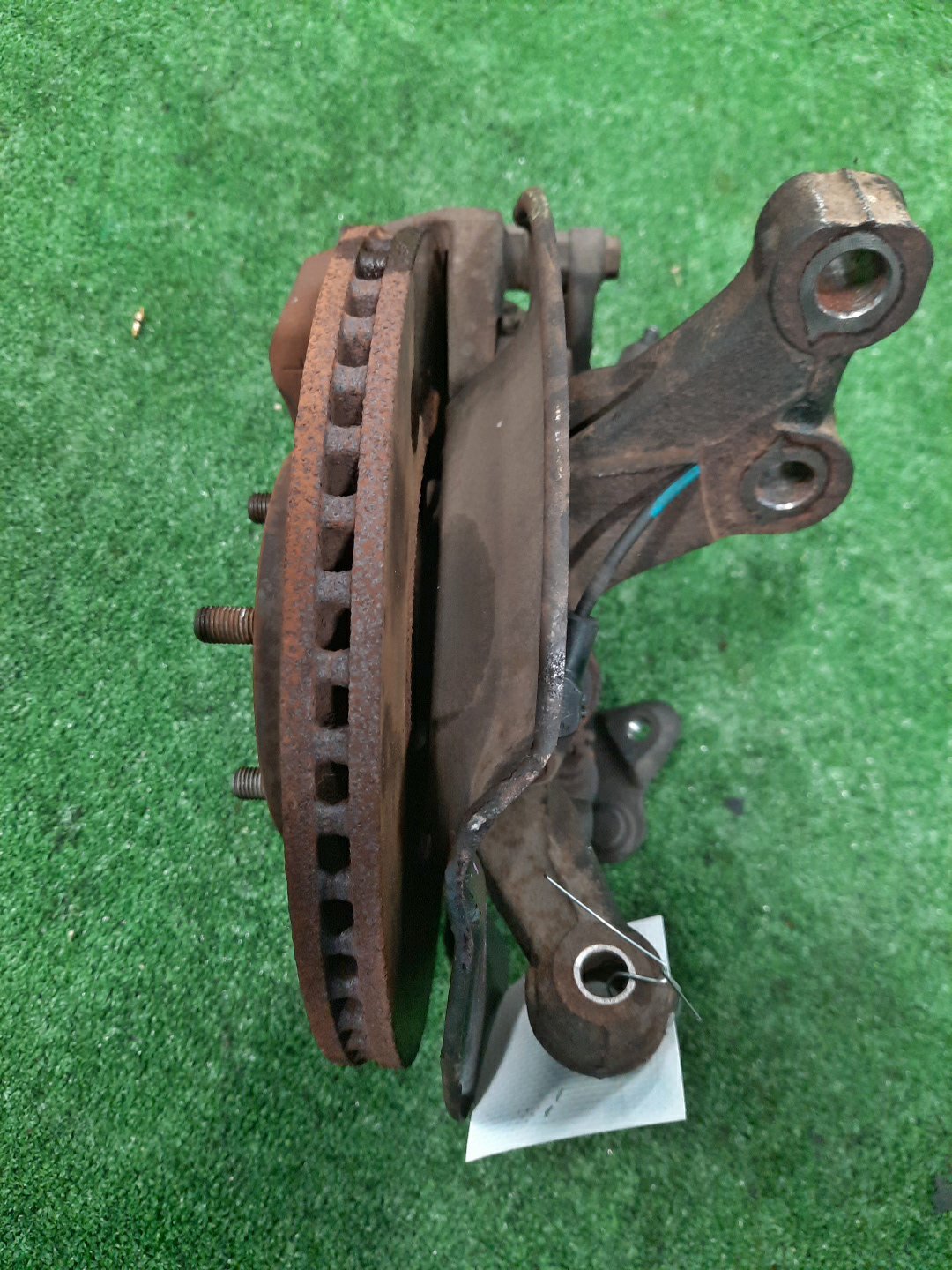 Ступица левая передняя TOYOTA AXIO, COROLLA FIELDER, COROLLA  AXIO, FIELDER NZE141, ZRE142, ZRE142G, NZE141G 1NZ-FE, 2ZR-FAE, 2ZR-FE 3 ракурс