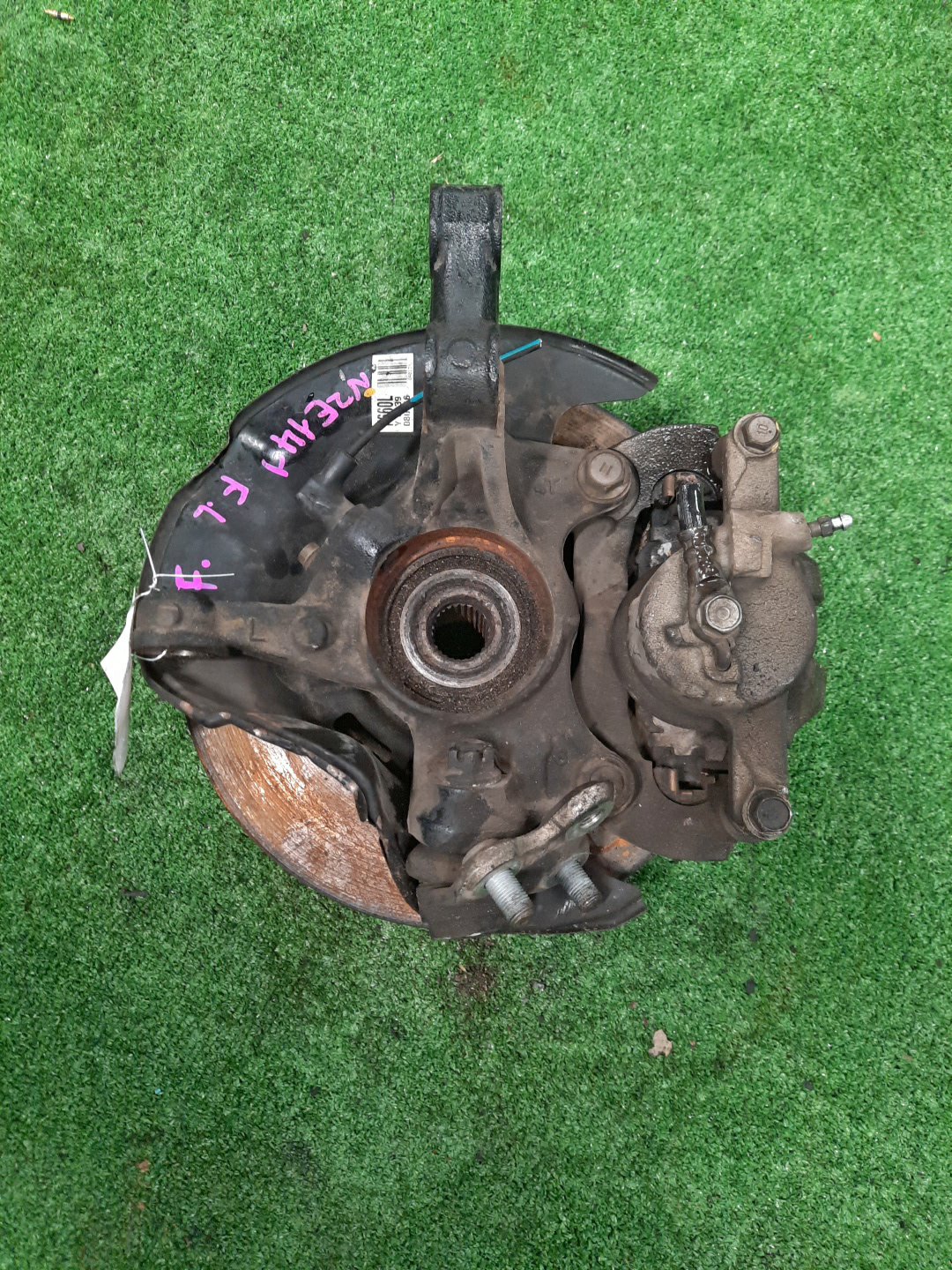 Ступица левая передняя TOYOTA AXIO, COROLLA FIELDER, COROLLA  AXIO, FIELDER NZE141, ZRE142, ZRE142G, NZE141G 1NZ-FE, 2ZR-FAE, 2ZR-FE 2 ракурс