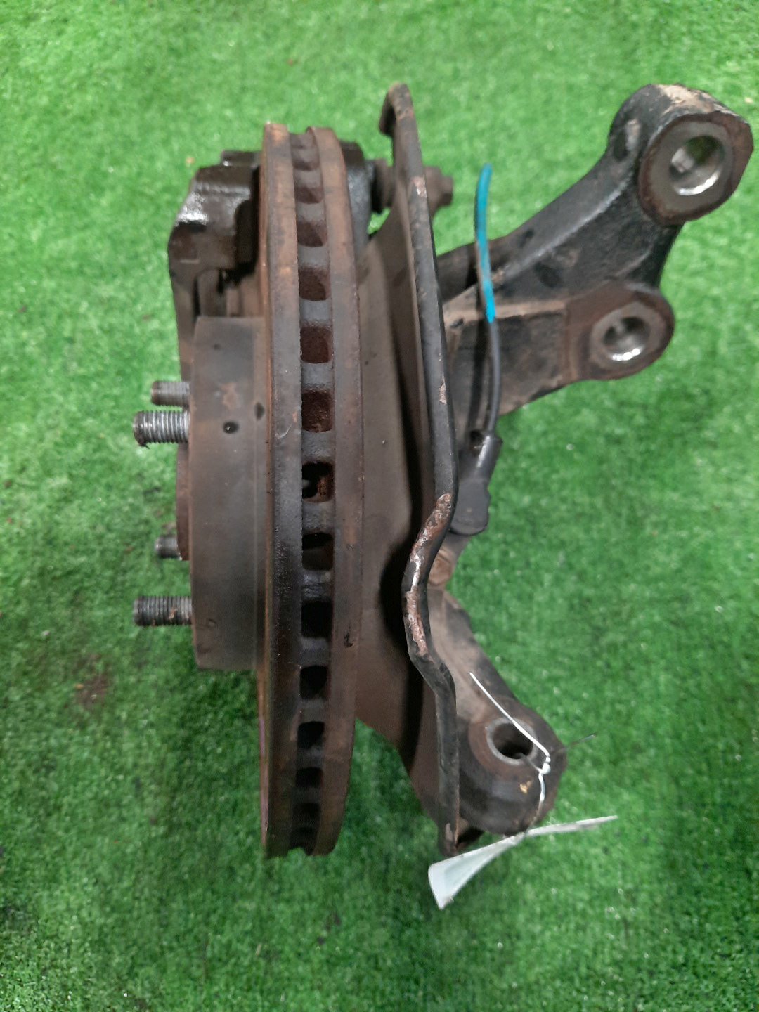 Ступица левая передняя TOYOTA AXIO, COROLLA FIELDER, COROLLA  AXIO, FIELDER NZE141, ZRE142, ZRE142G, NZE141G 1NZ-FE, 2ZR-FAE, 2ZR-FE 3 ракурс